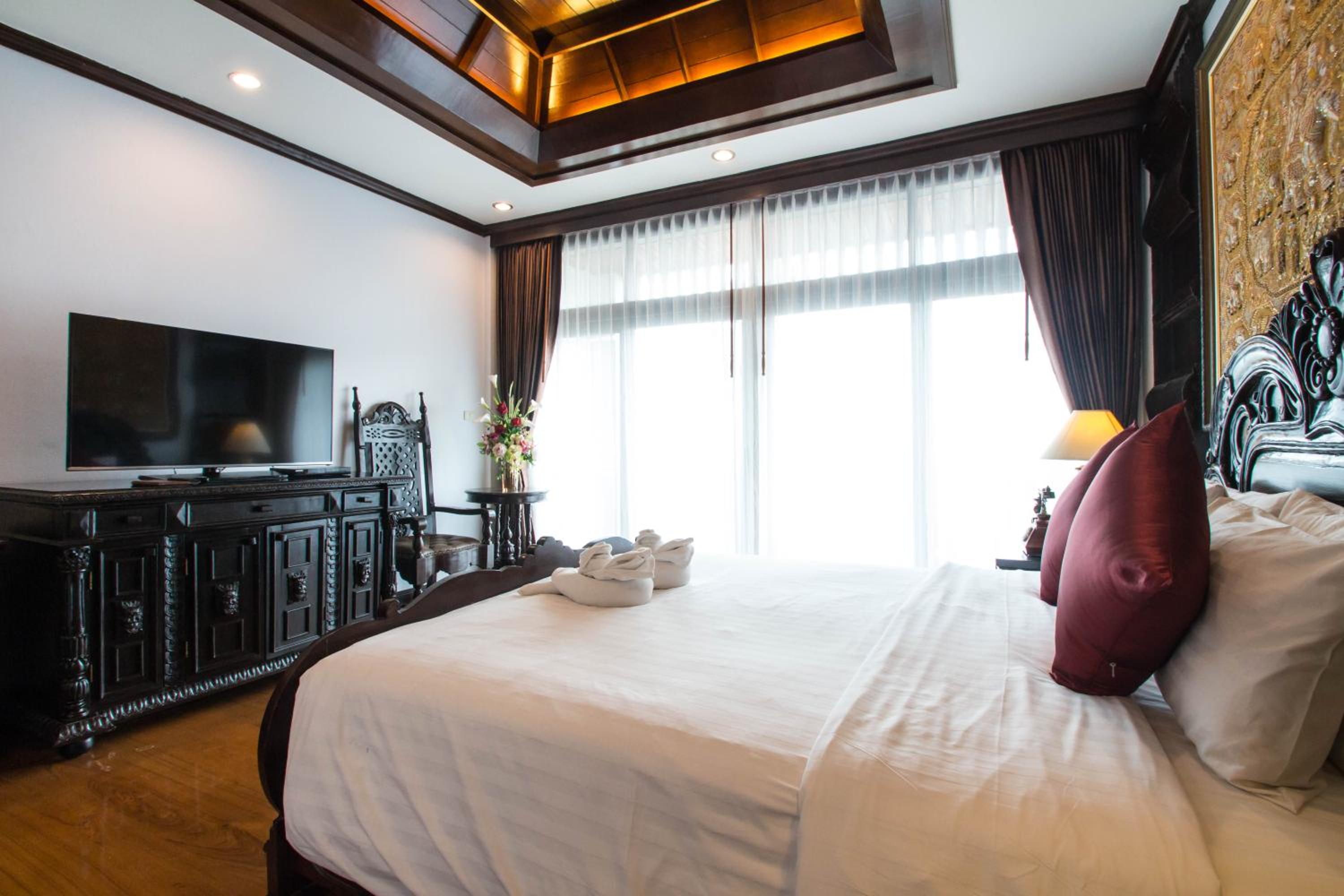Luxury King Bed with Spa Bath & Private Balcony - Photo 6