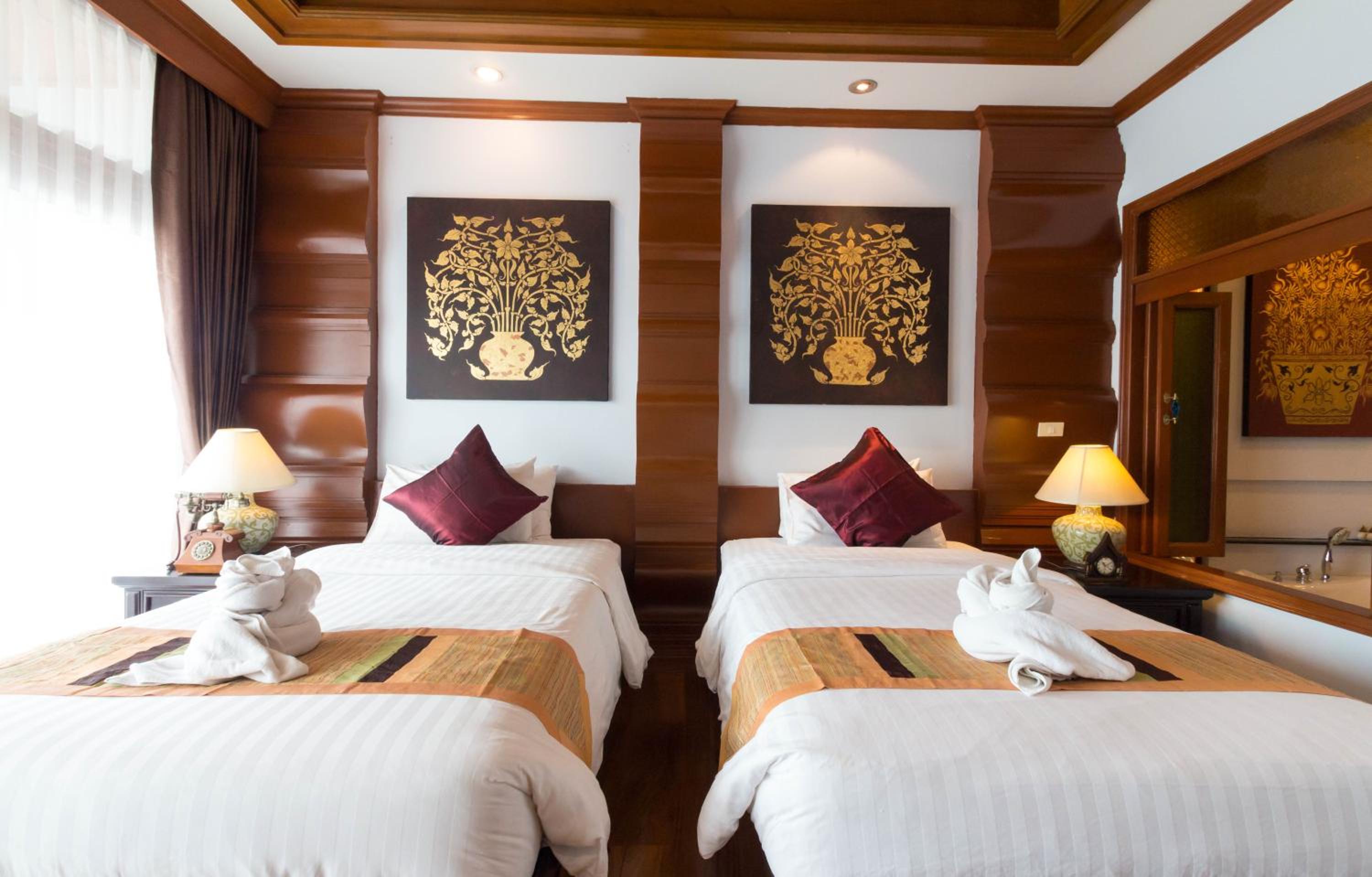 Luxury Twin Bed with Spa Bath & Private Balcony - Photo 2