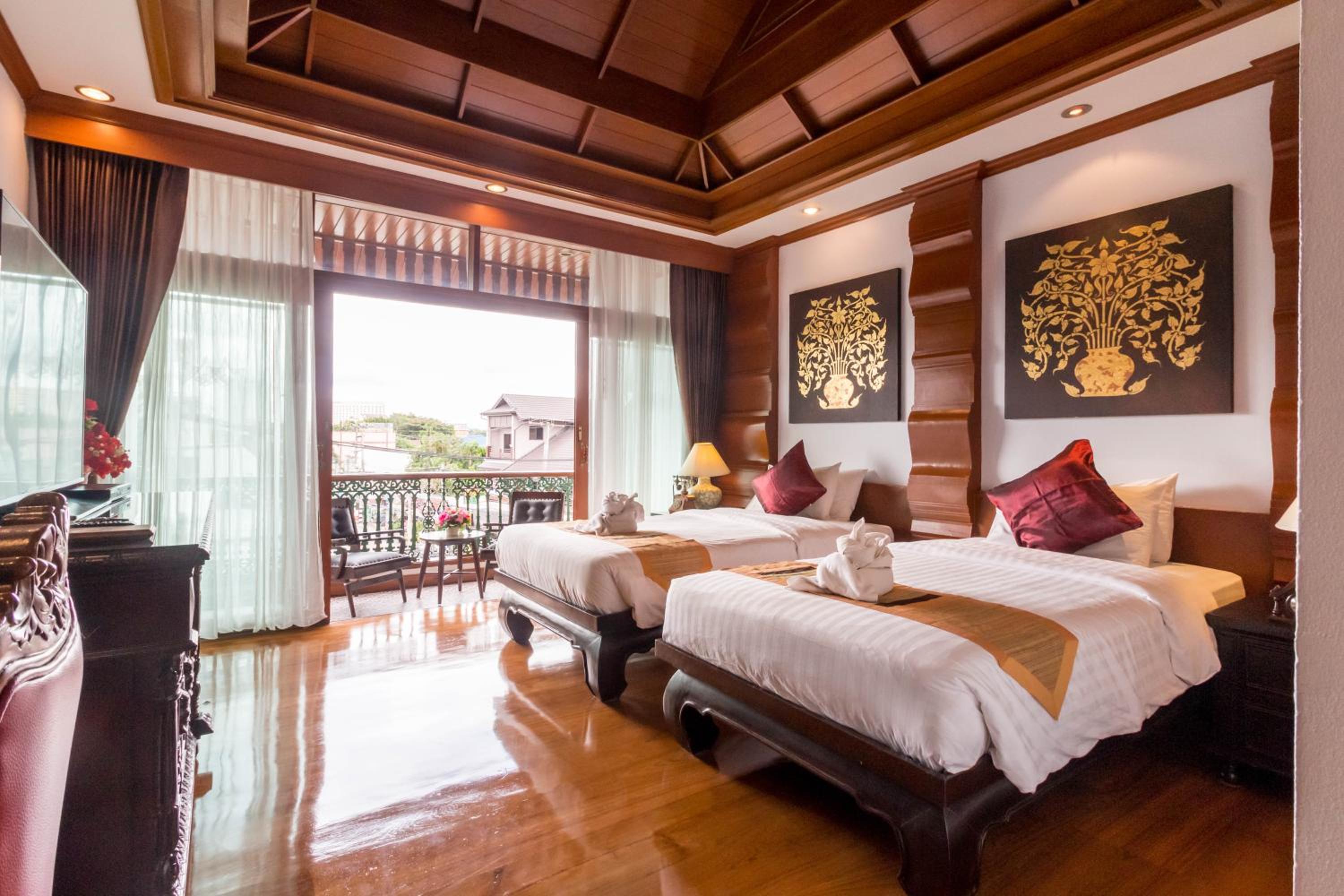 Luxury Twin Bed with Spa Bath & Private Balcony - Photo 3