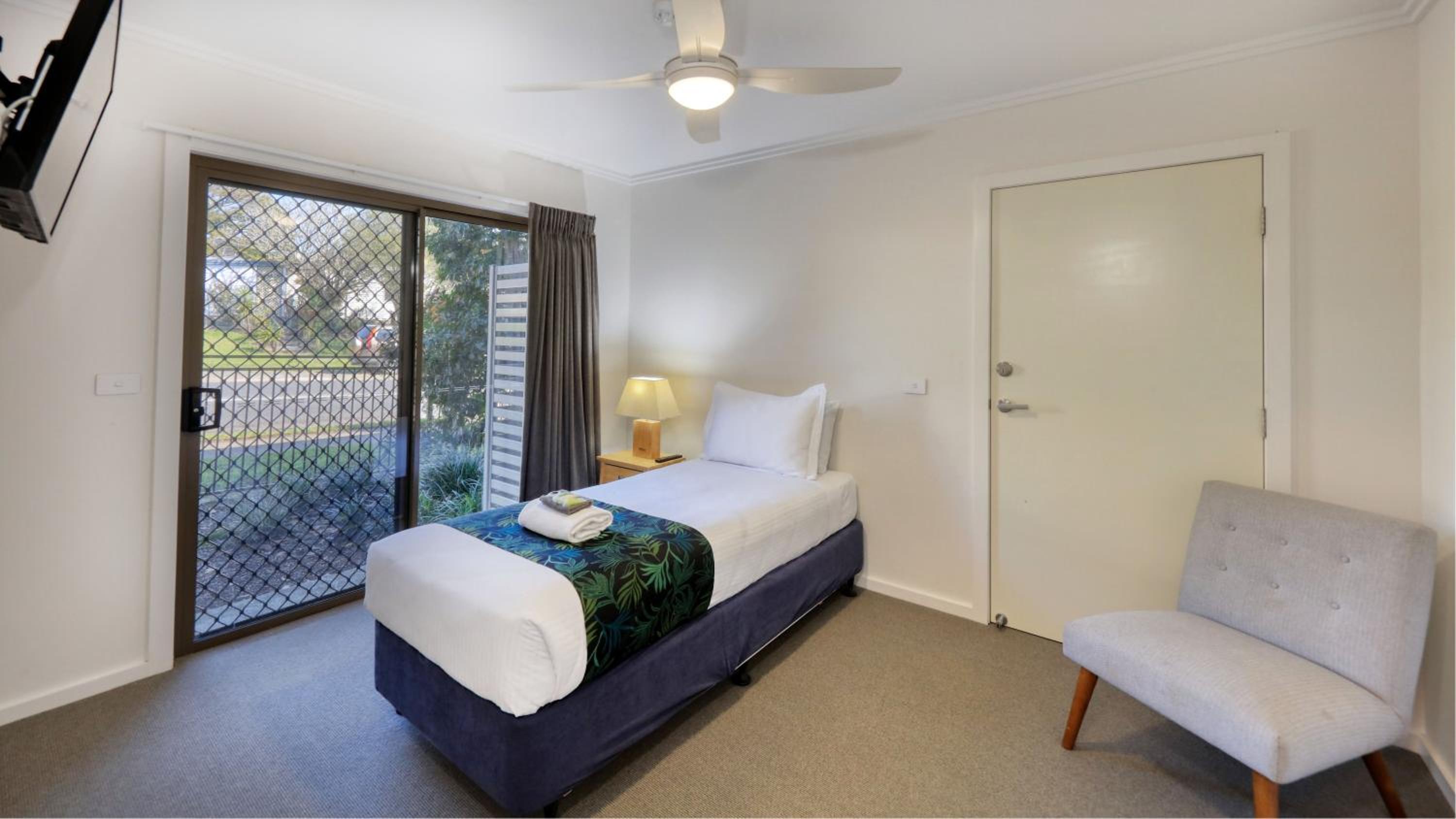 King Room with Roll-In Shower - Disability Access