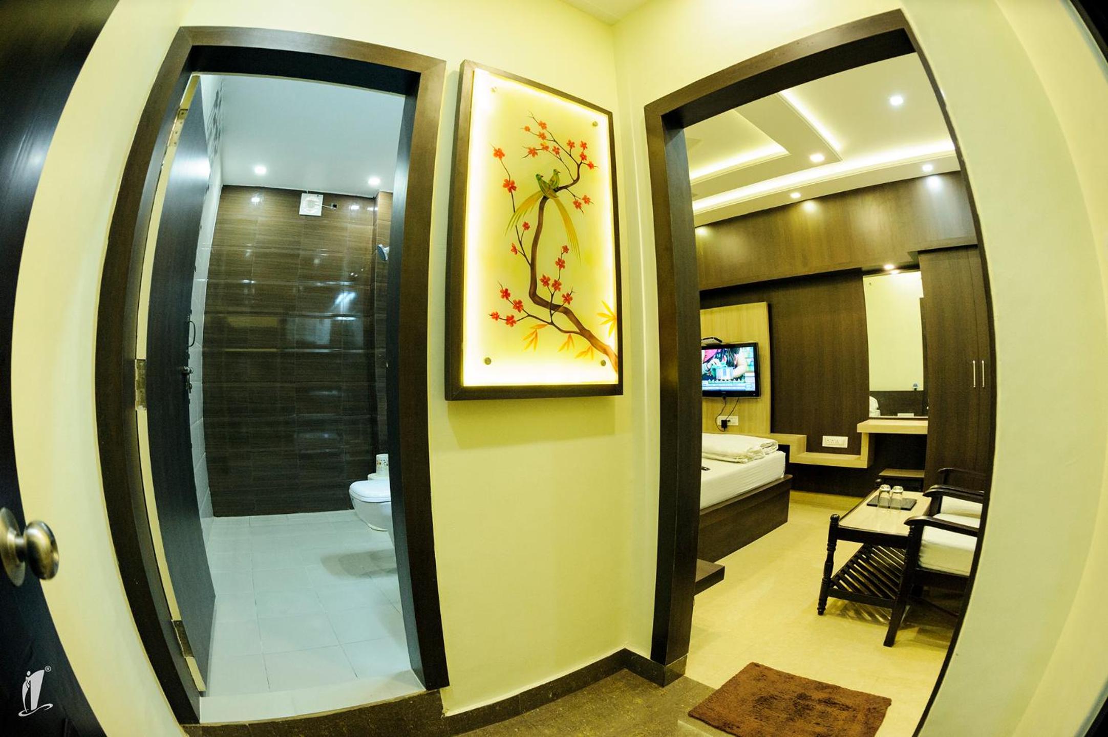 Deluxe Double Room - Photo 9