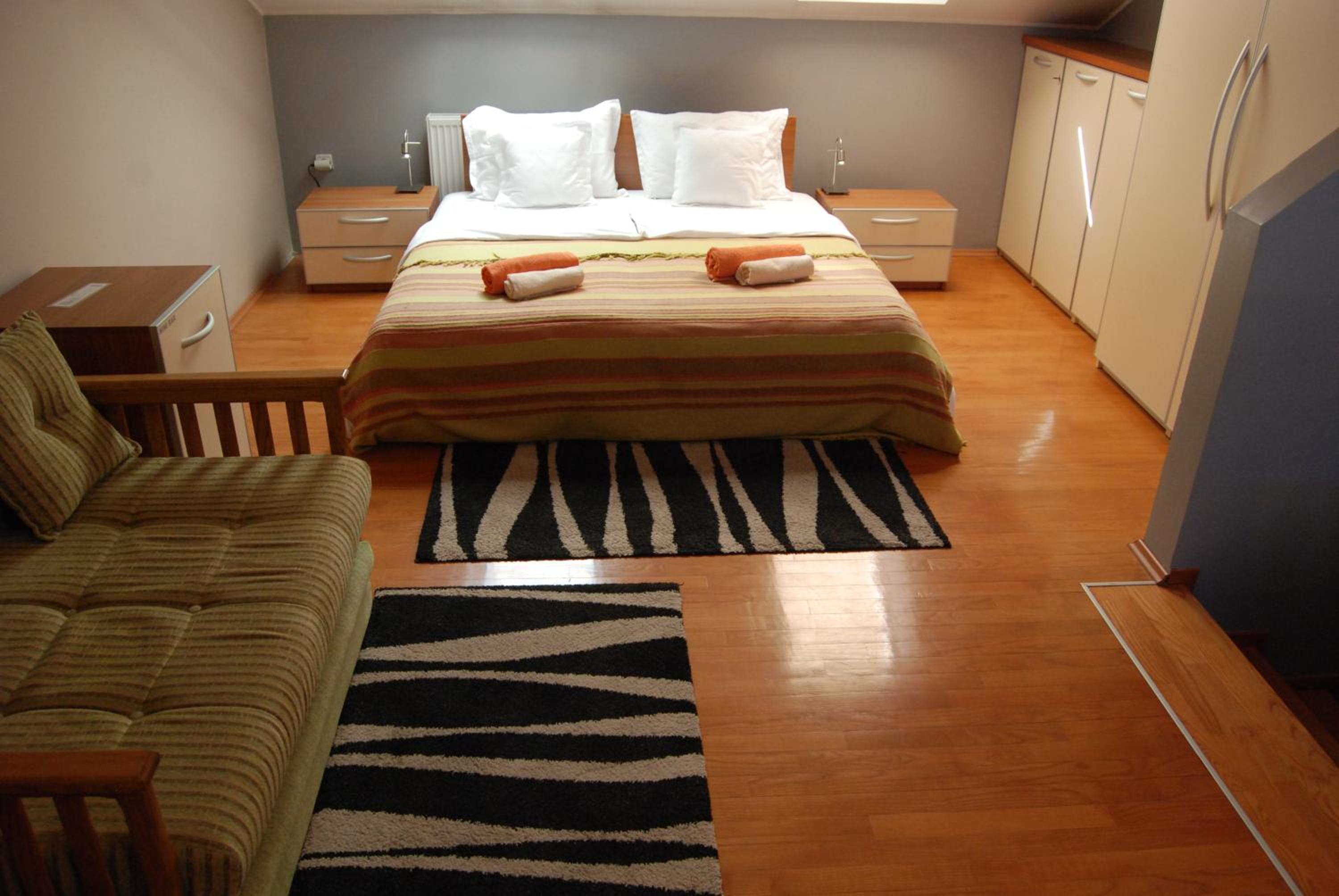 One-Bedroom Apartment - Photo 9