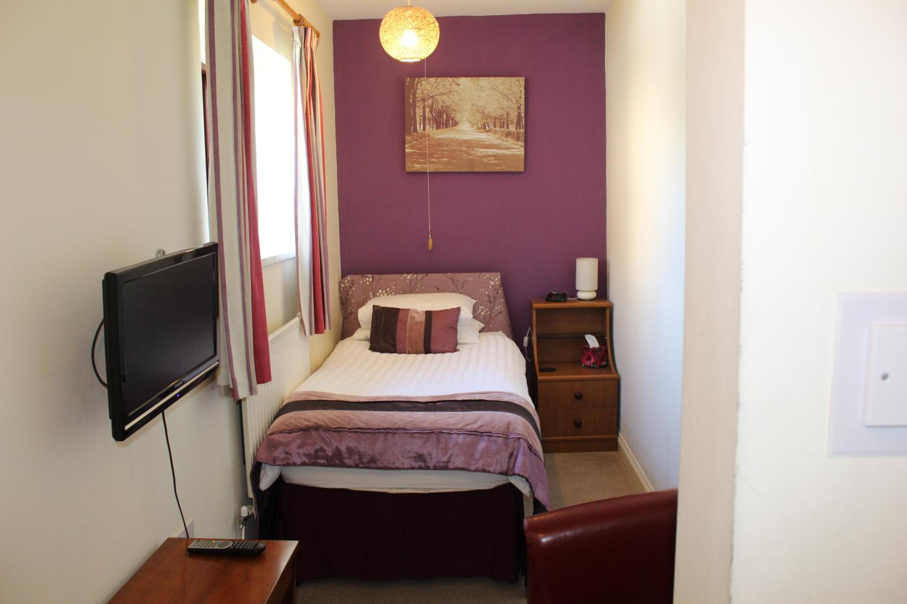 Single Room with Private Bathroom photo 1