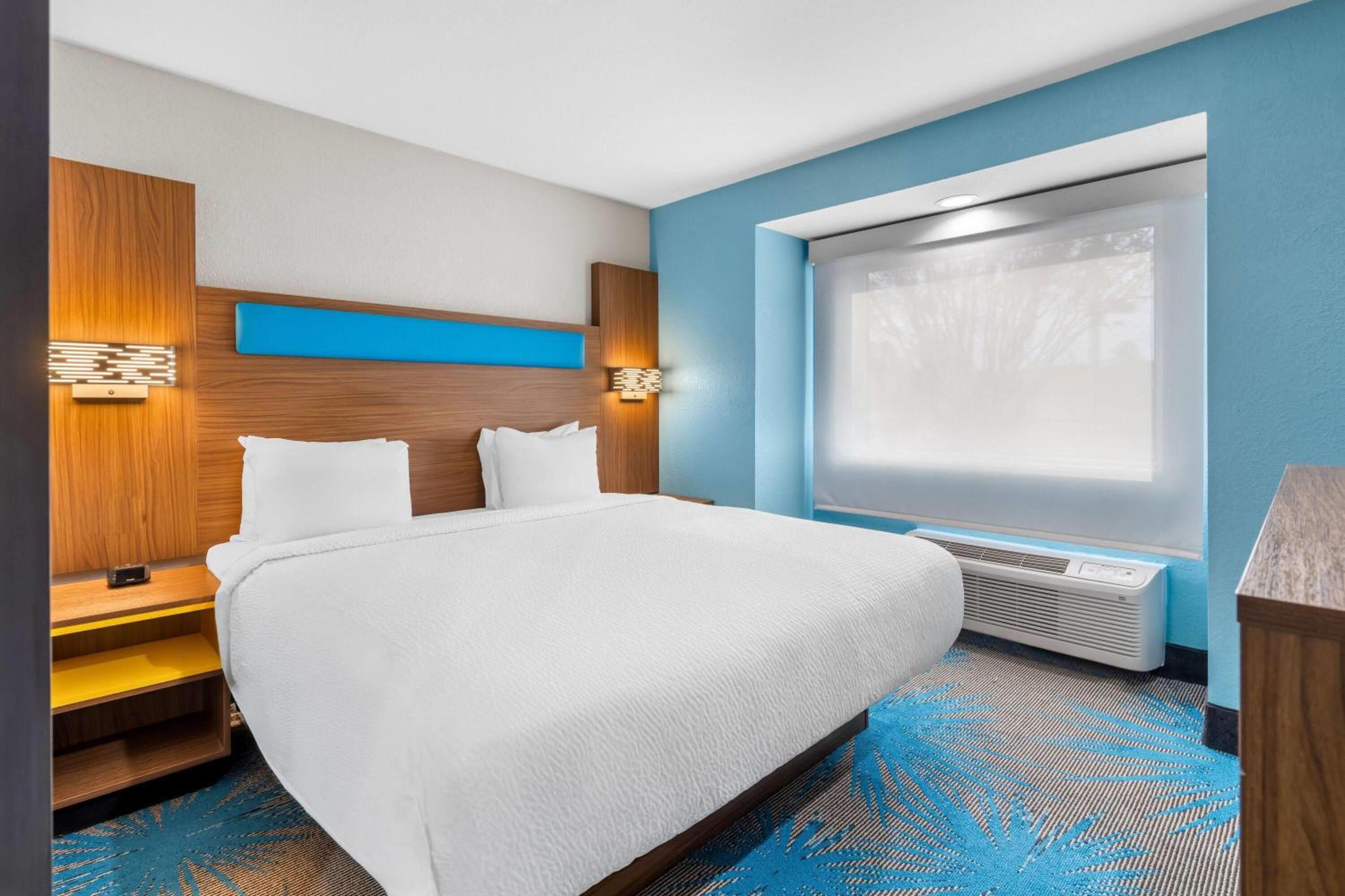 King Room - Non-Smoking - Photo 2