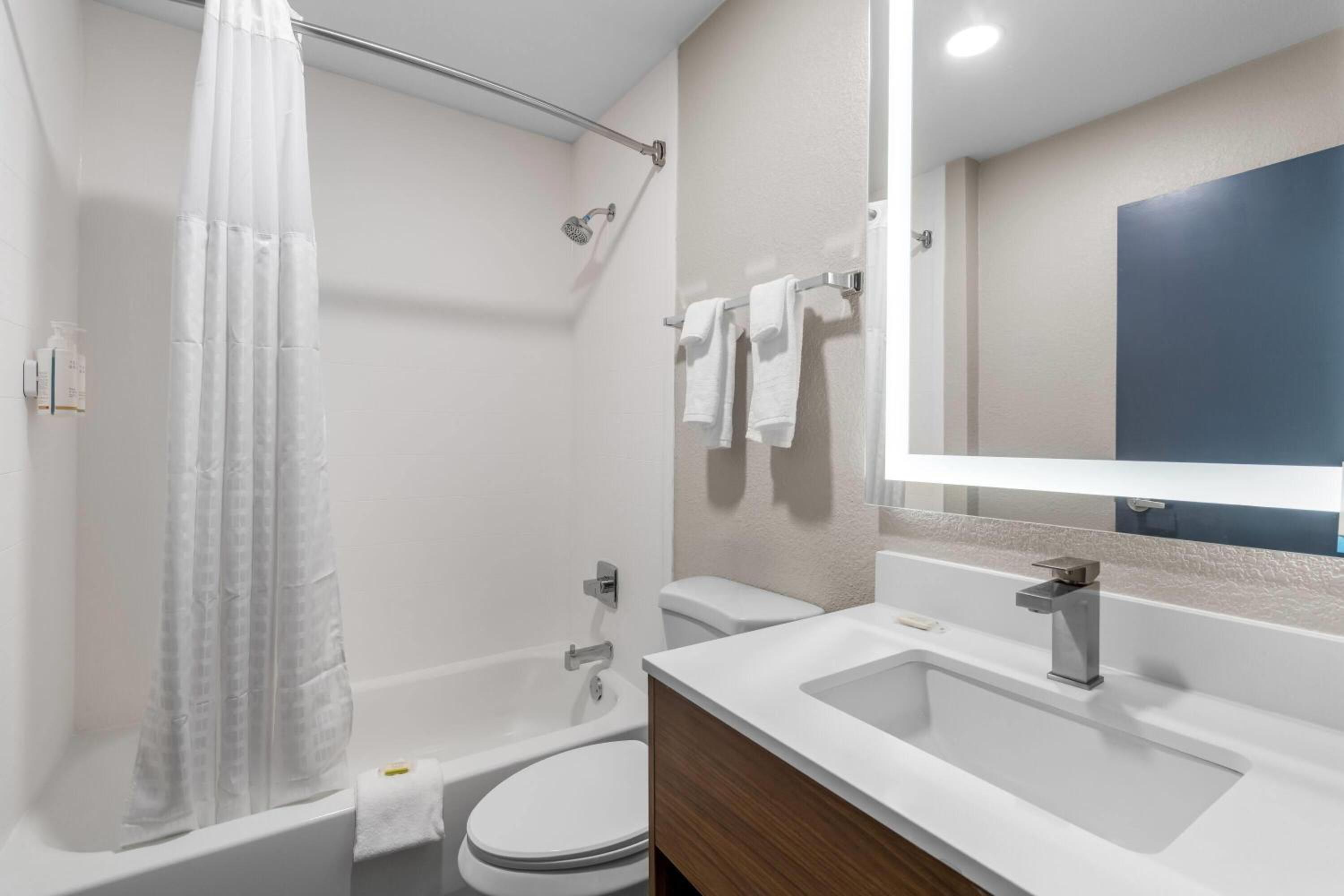 King Studio Suite - Non-Smoking - Photo 1