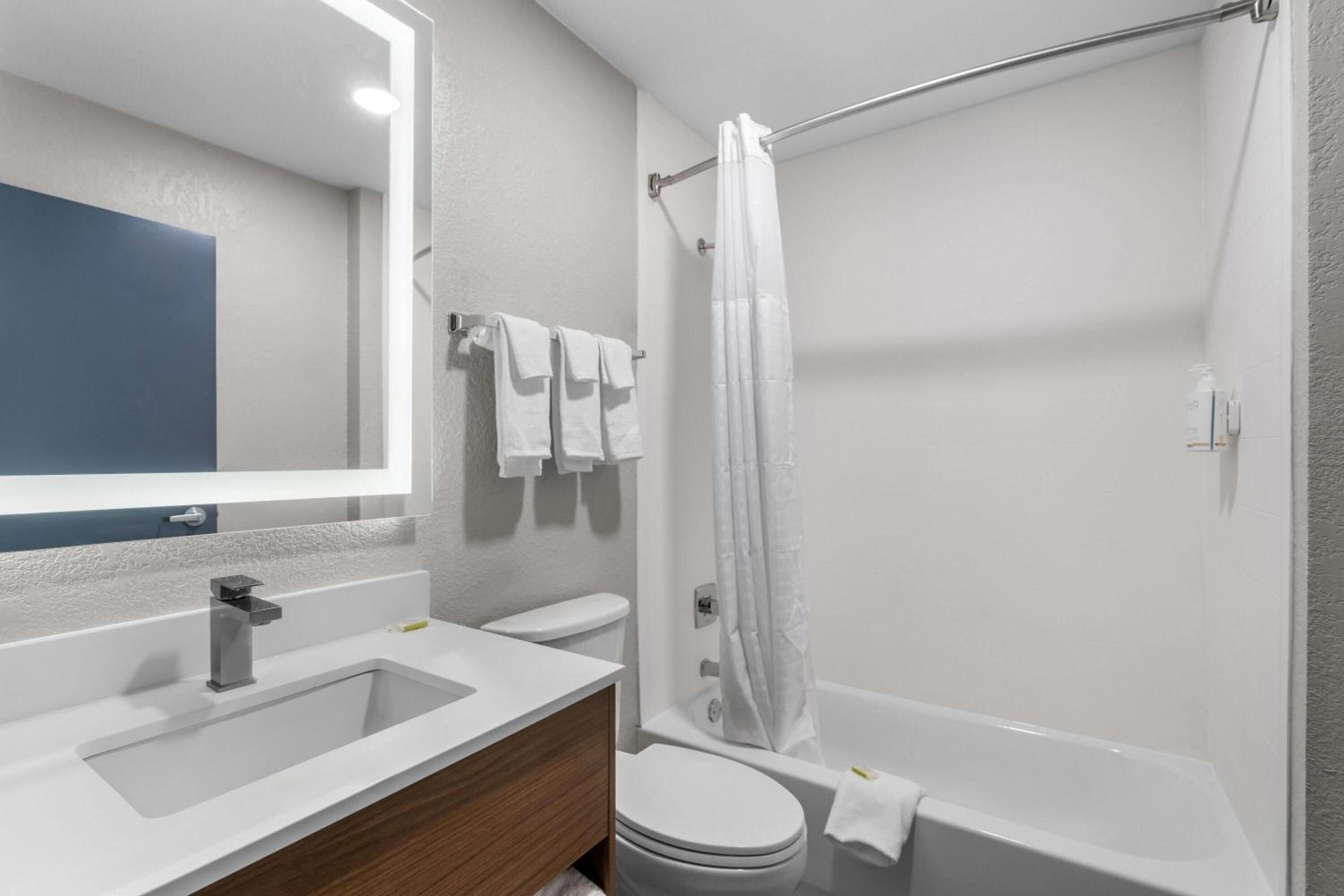 Studio Suite with Two Queen Beds - Non-Smoking - Photo 2