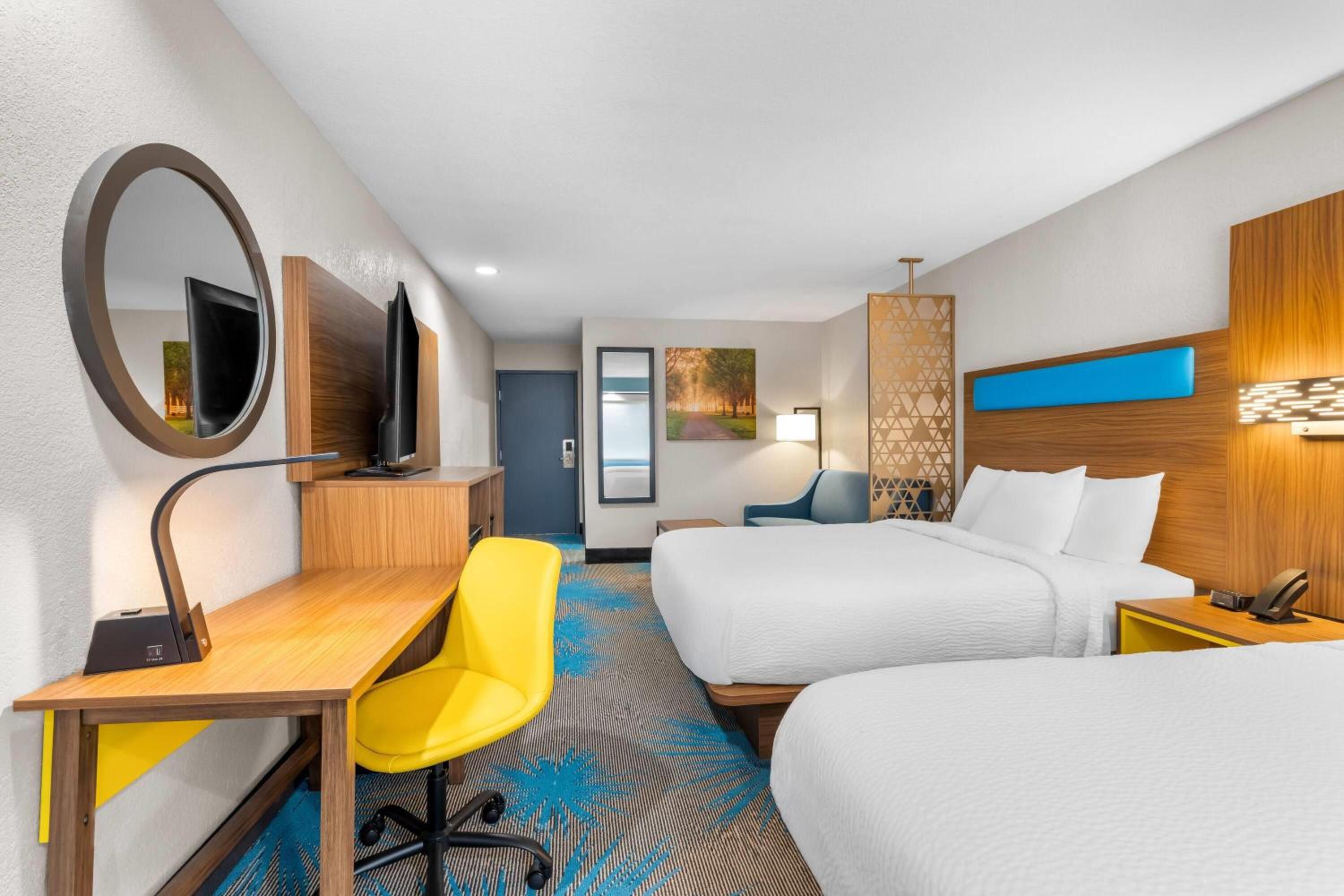 Studio Suite with Two Queen Beds - Non-Smoking - Photo 3