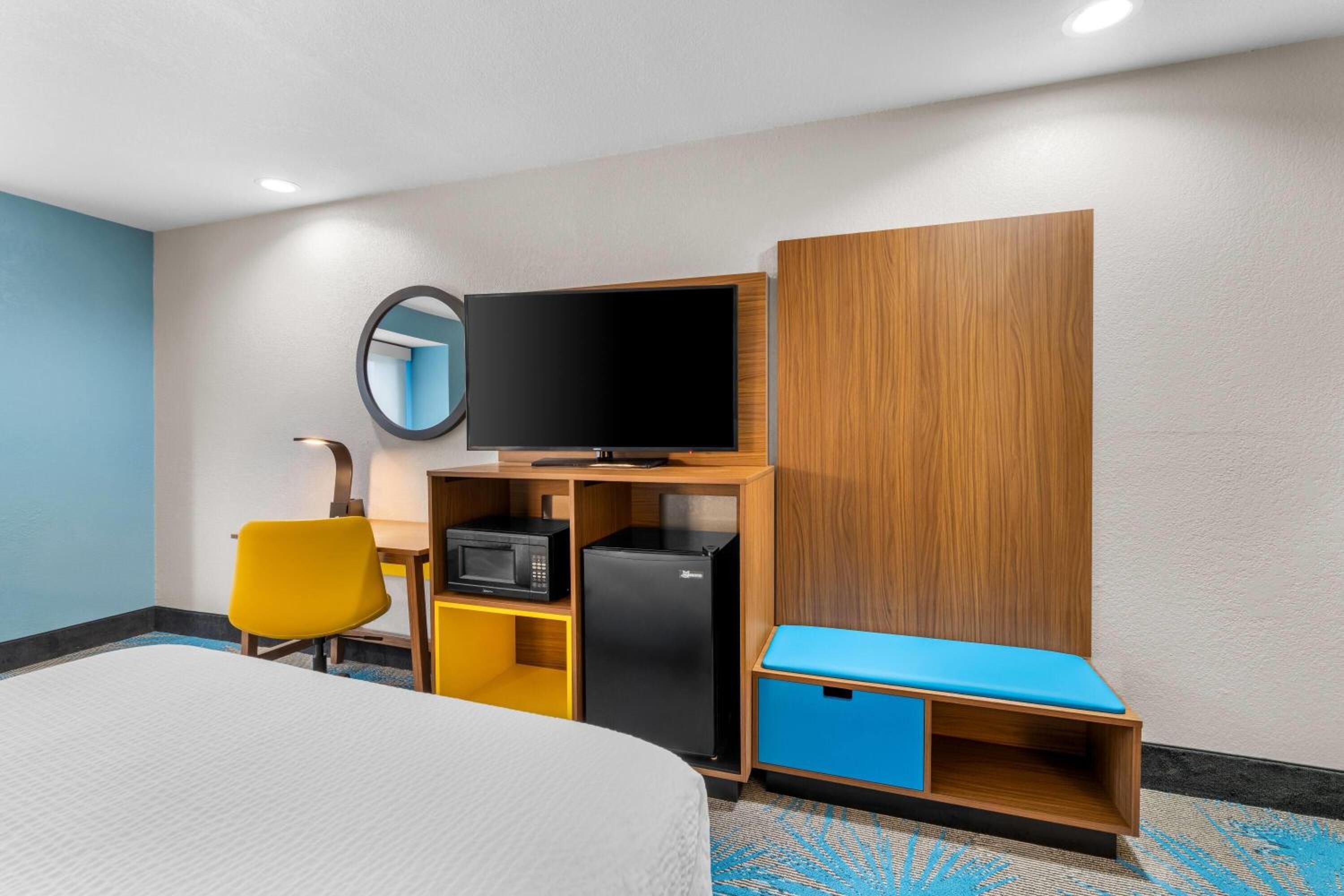 Studio Suite with Two Queen Beds - Non-Smoking - Photo 4