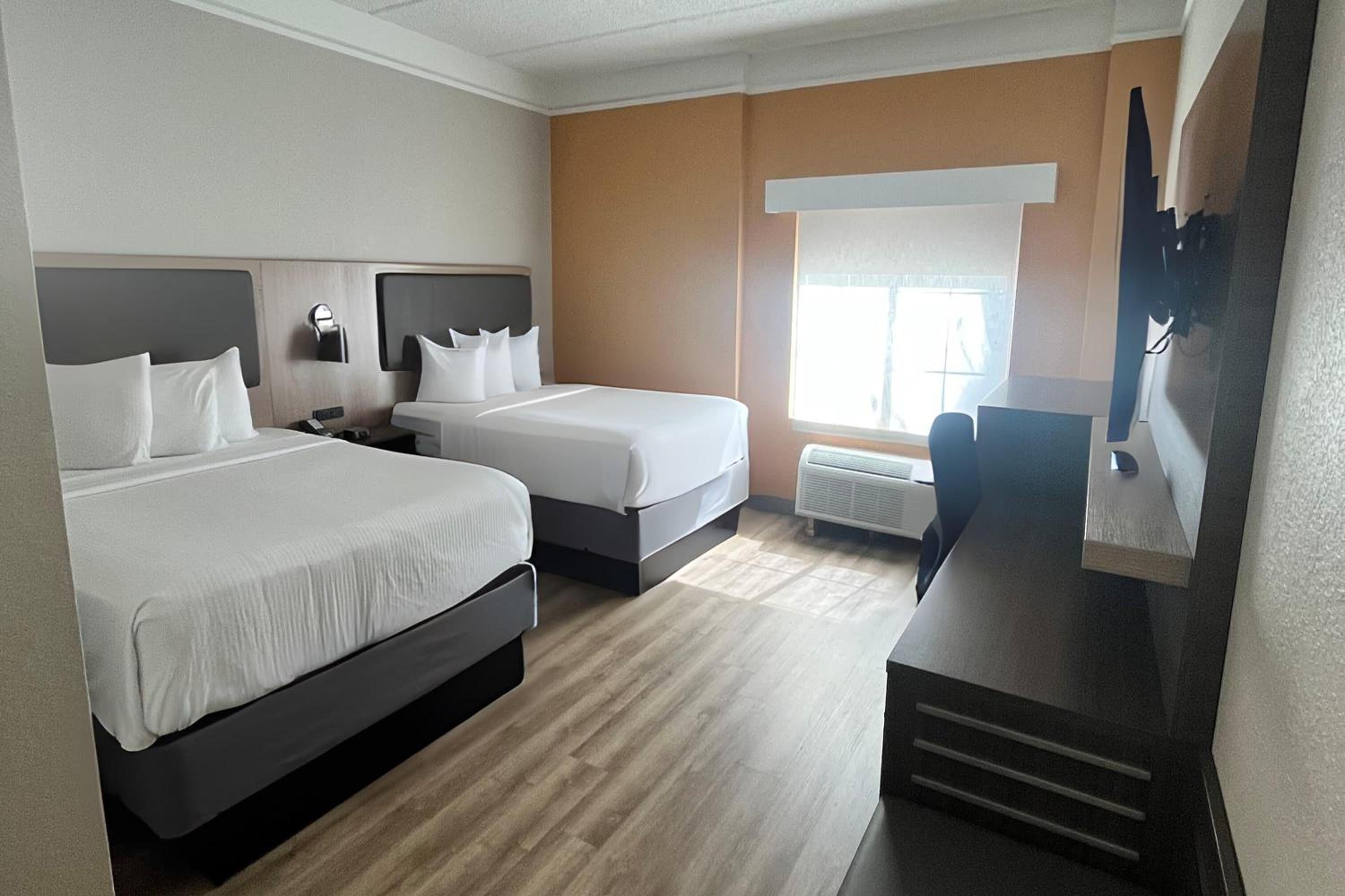 Queen Room with Two Queen Beds and Mobility/Hearing Access - Non-Smoking photo 1