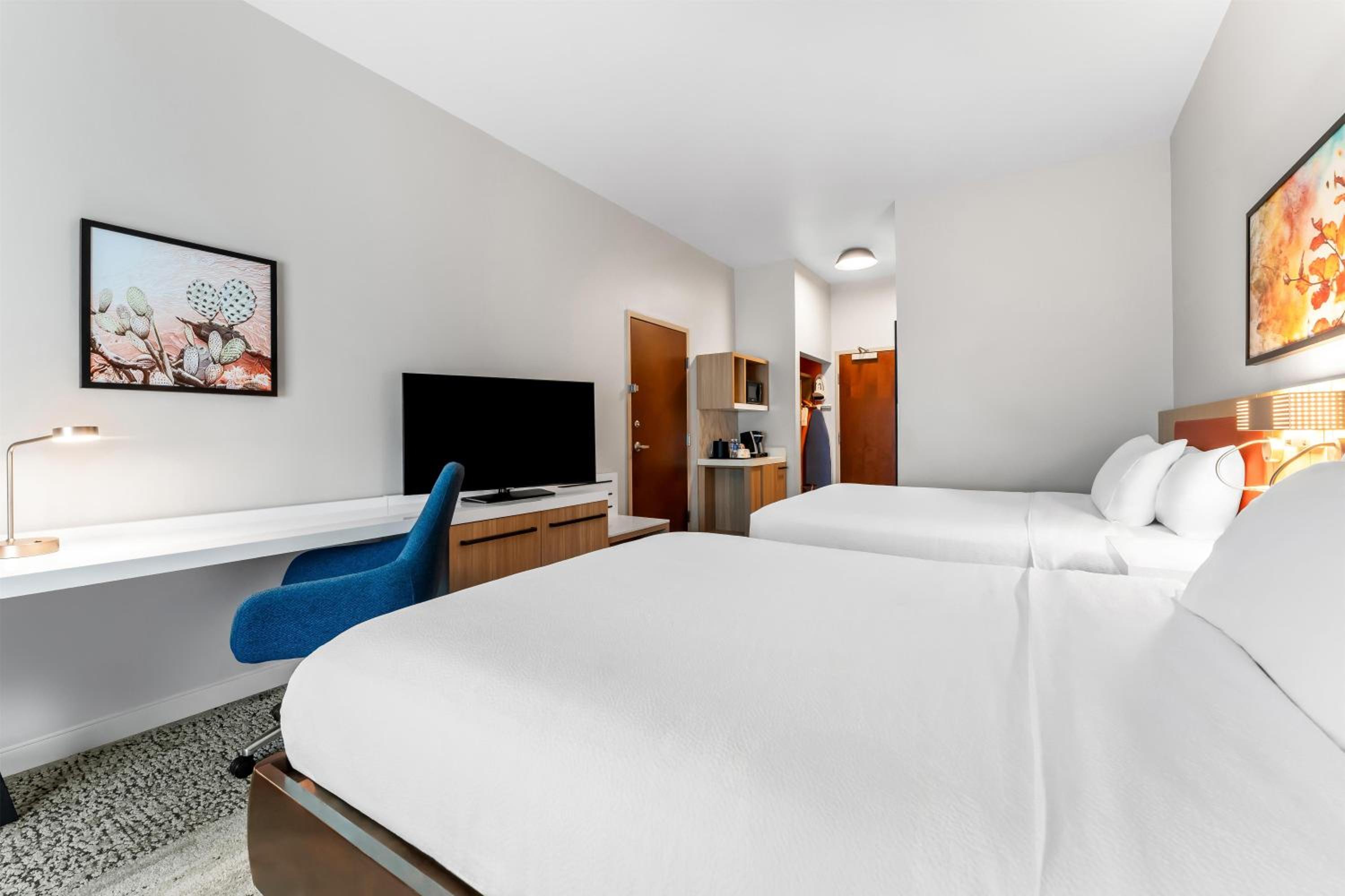 Queen Room with Two Queen Beds - Photo 1