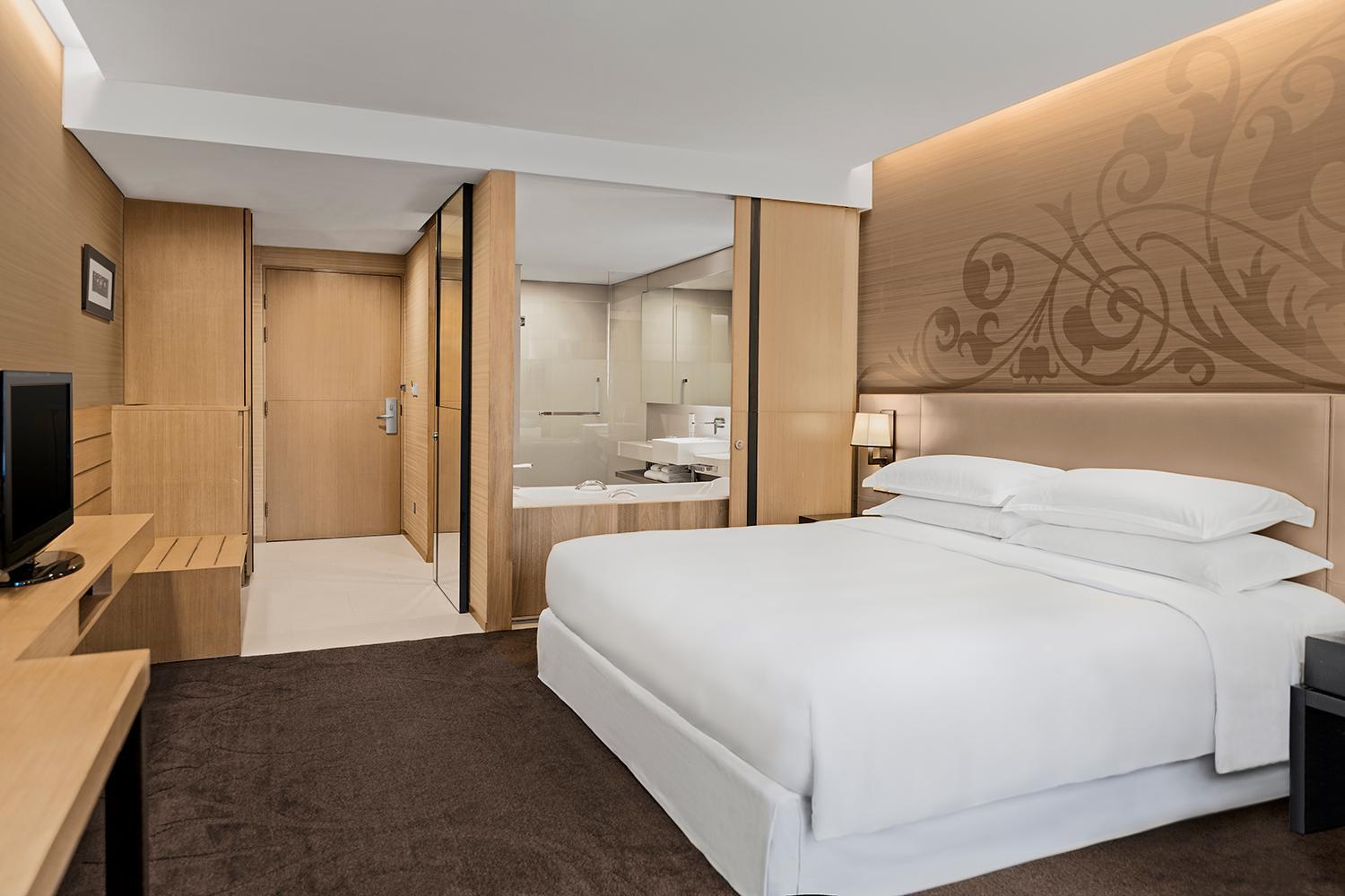 Premier King Room photo 3