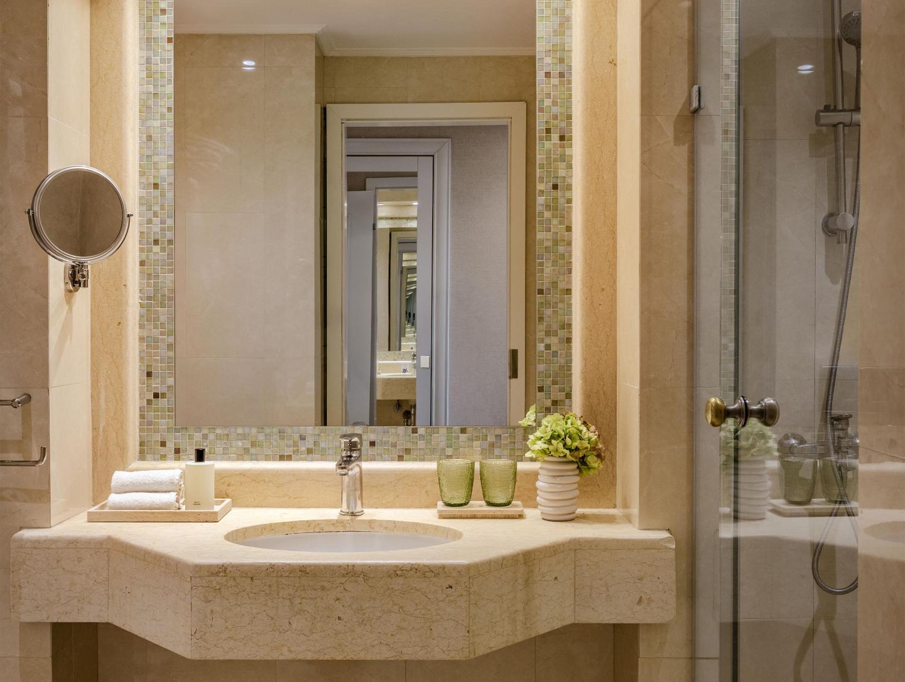  Superior Guestroom with Hotel or Garden View - Photo 2