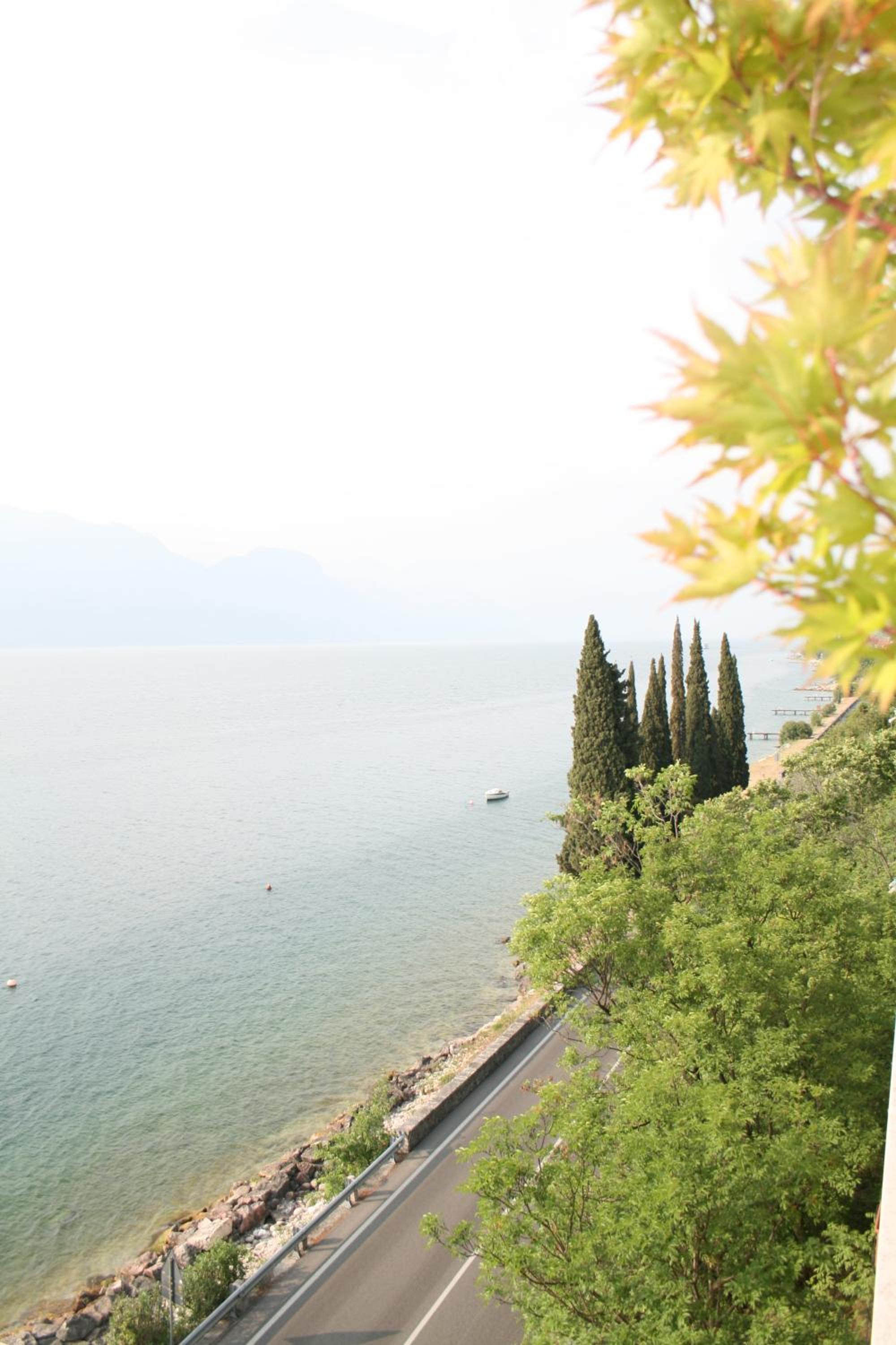 Two-Bedroom Apartment with Lake View photo 3