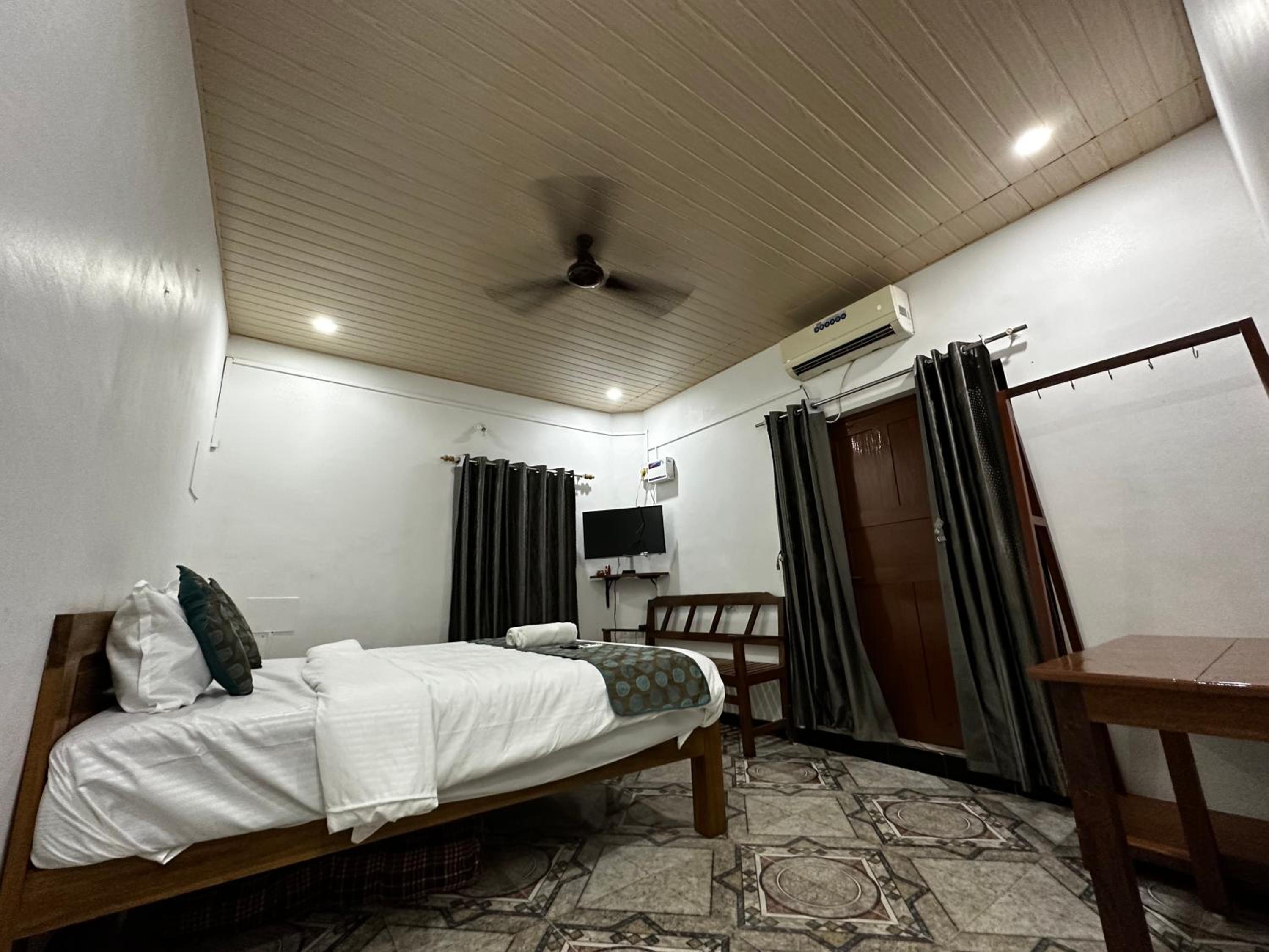 Deluxe Triple Room photo 2