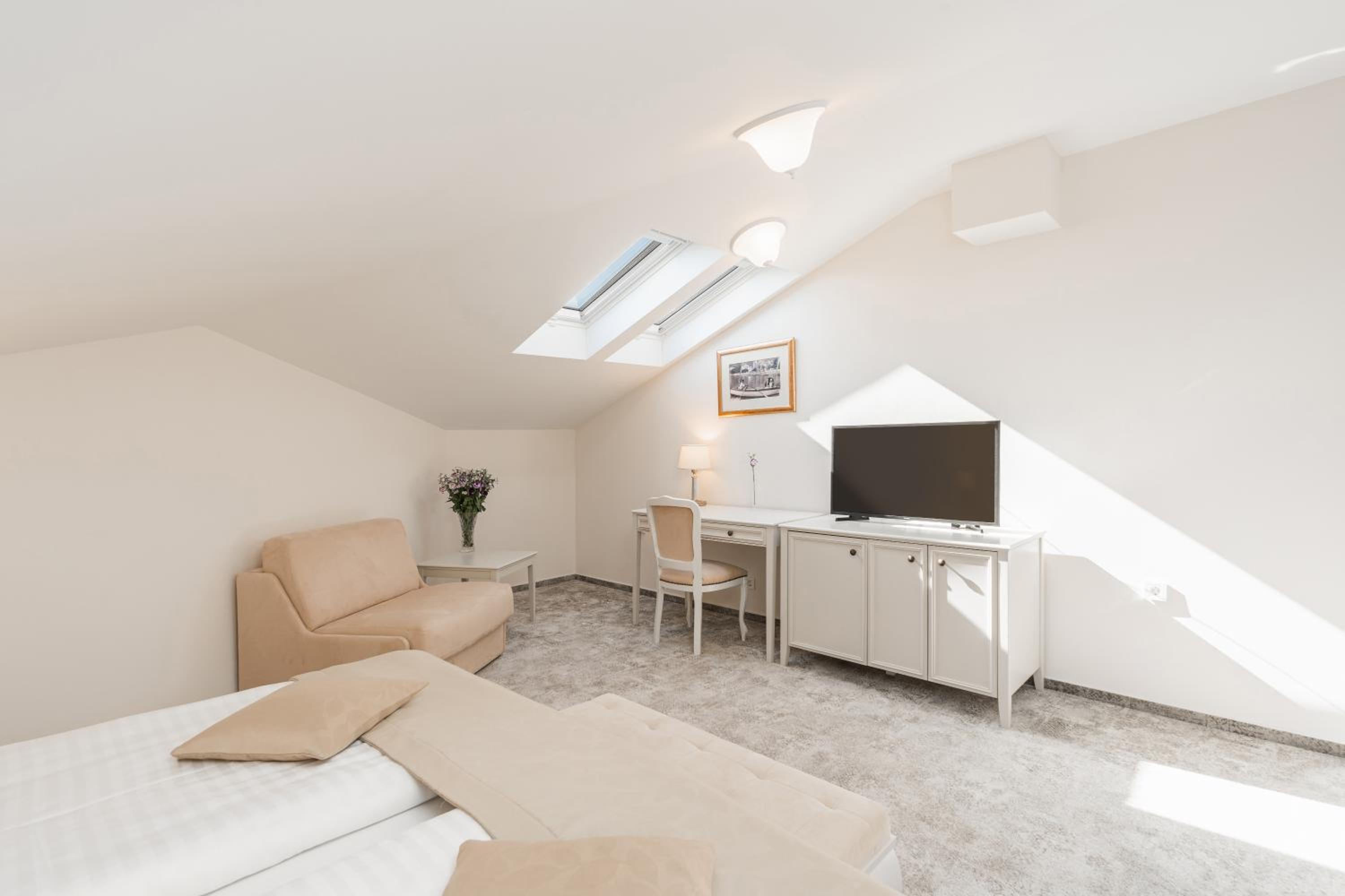 Loft Room photo 2