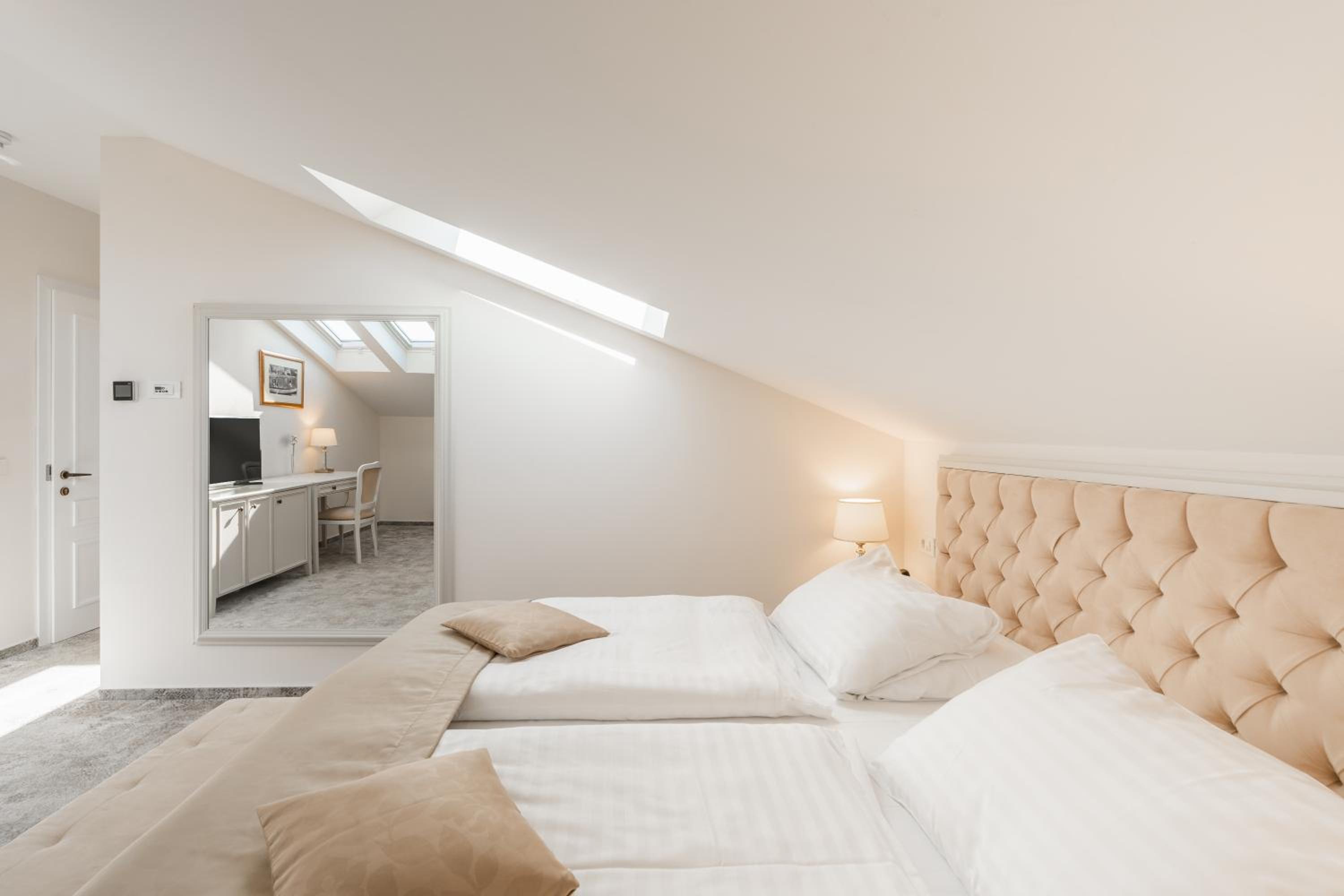 Loft Room photo 3