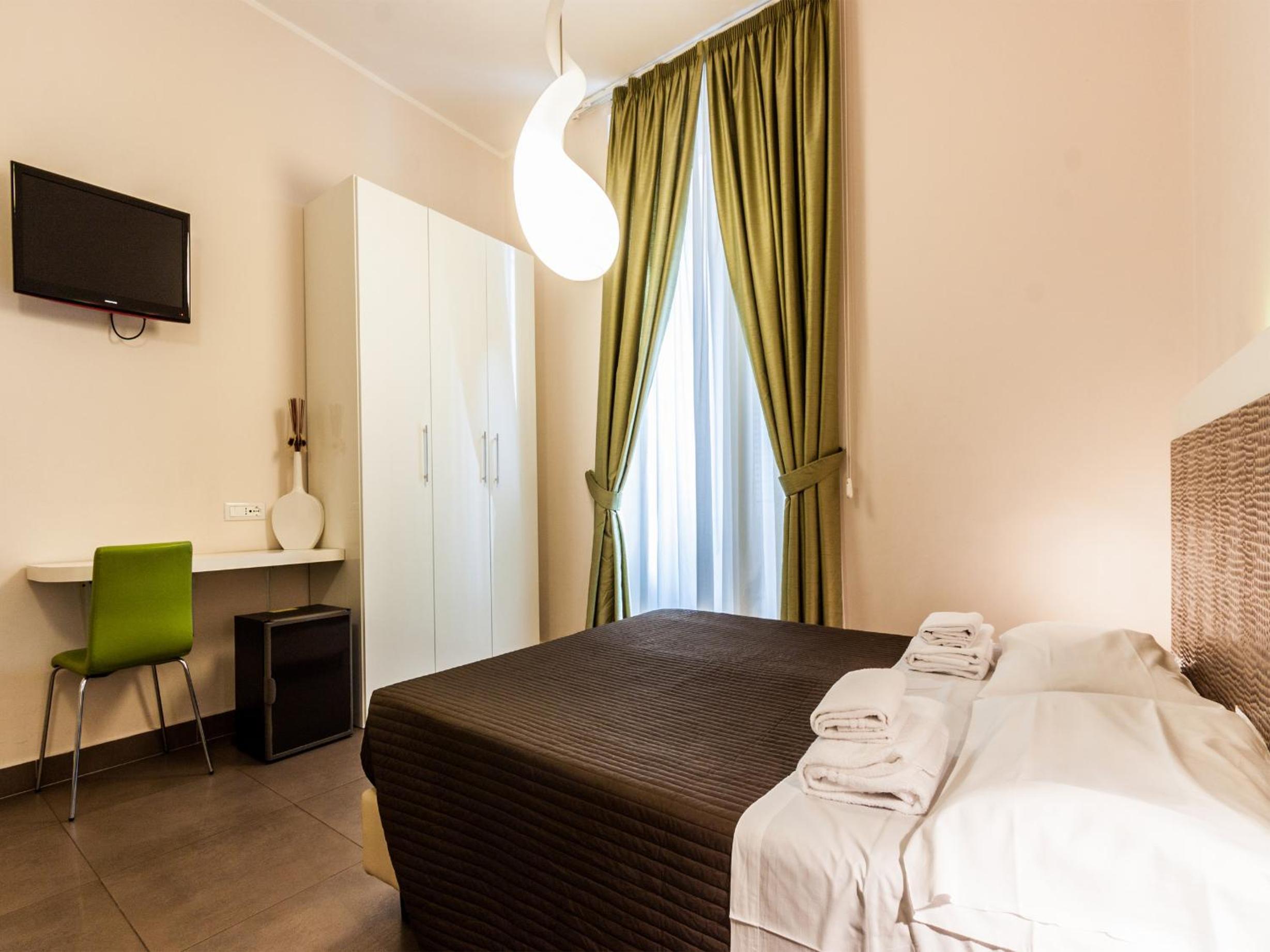 Small Double Room with French Bed photo 2