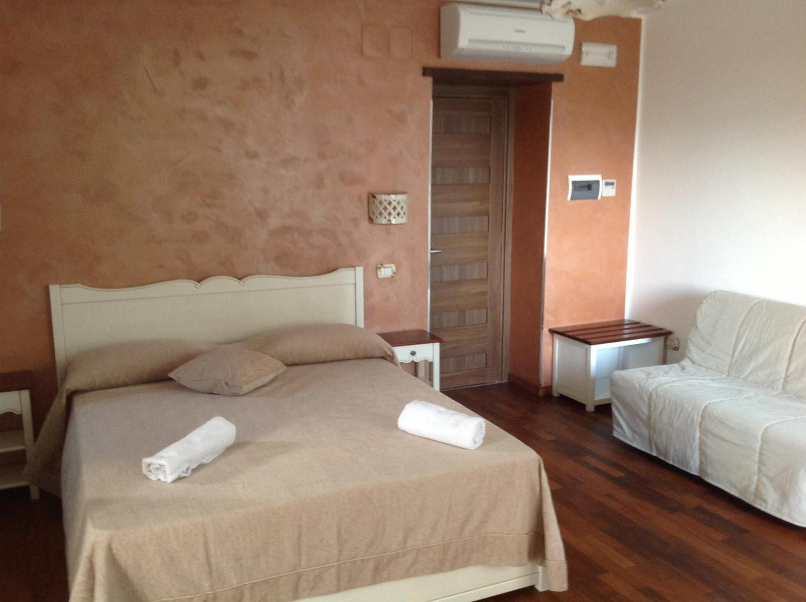 Deluxe Queen Room With Two Queen Beds photo 2