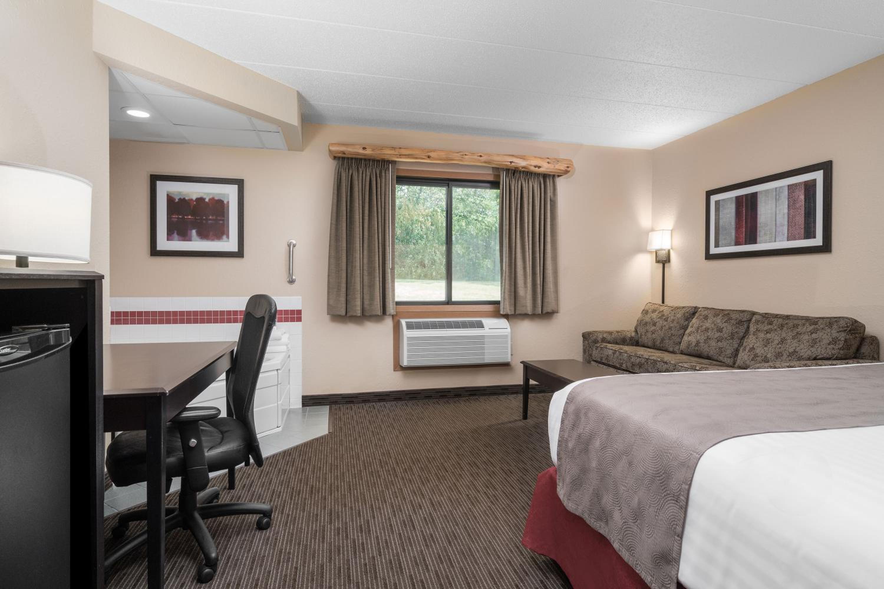 Deluxe King Suite - Non-Smoking photo 2