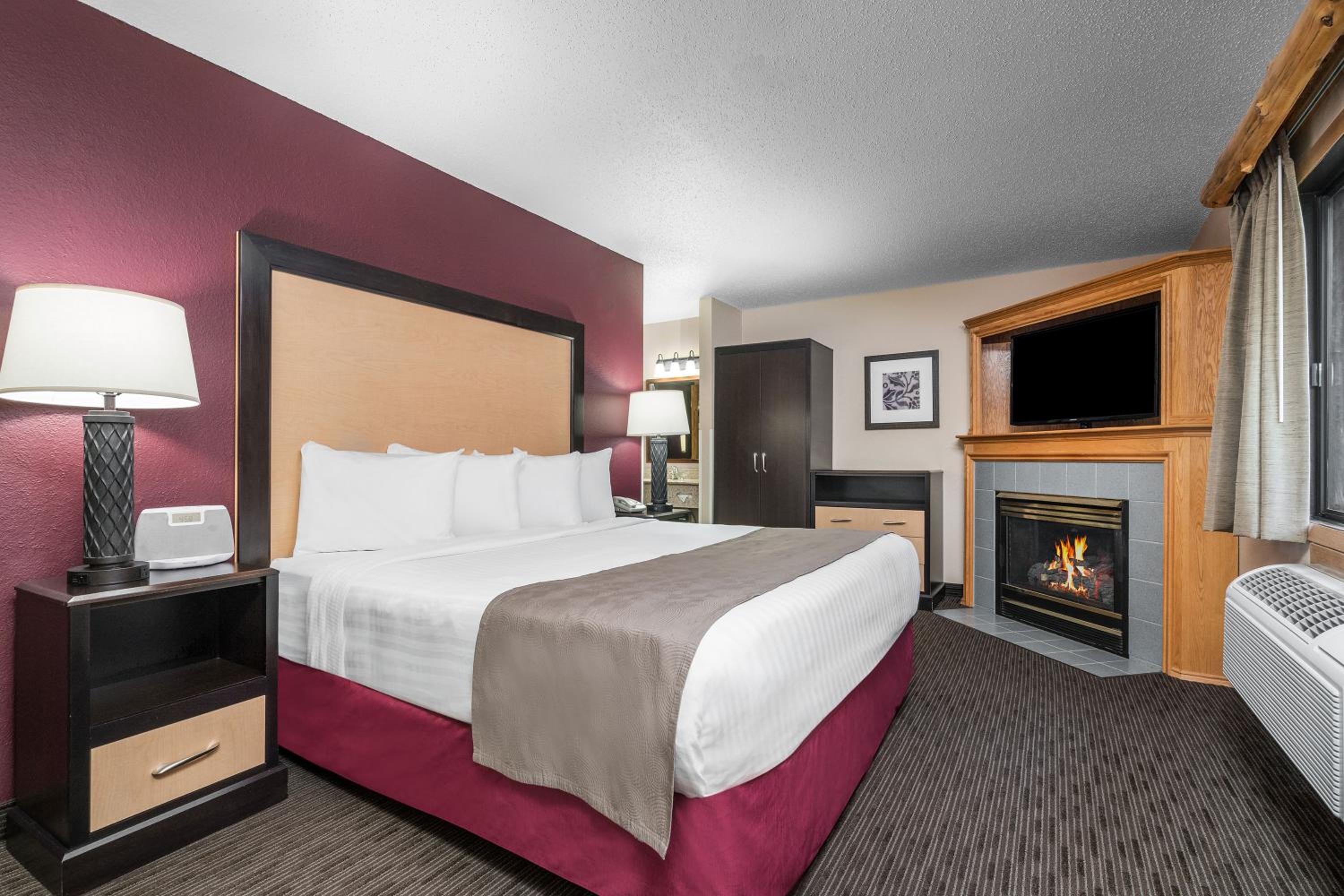 Superior King Suite - Non-Smoking photo 3