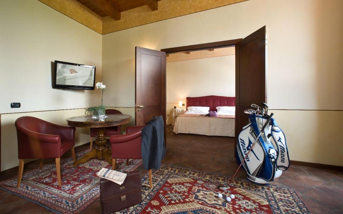Executive Suite - Photo 2