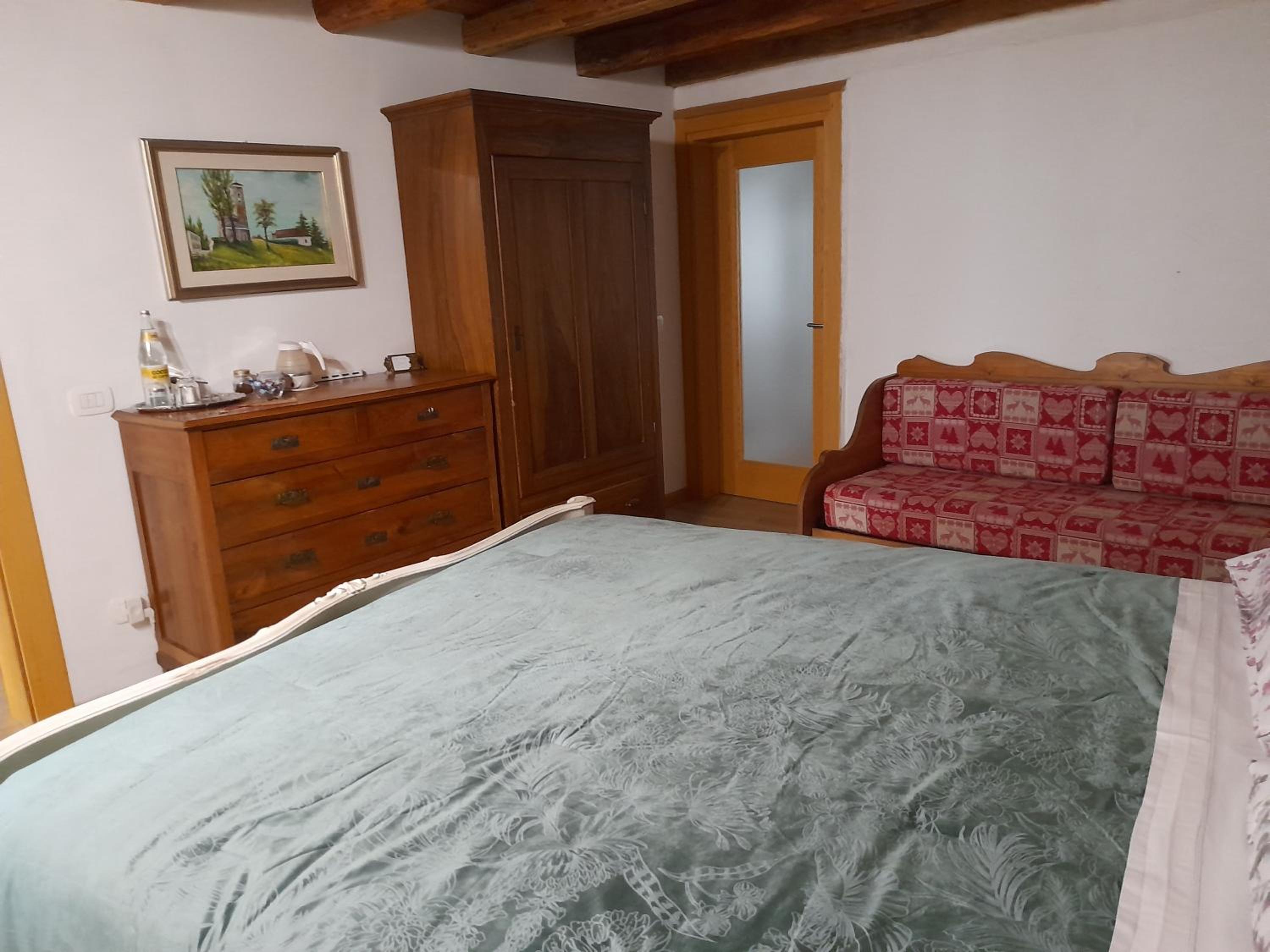 Deluxe Room (2 Adults + 1 Child)