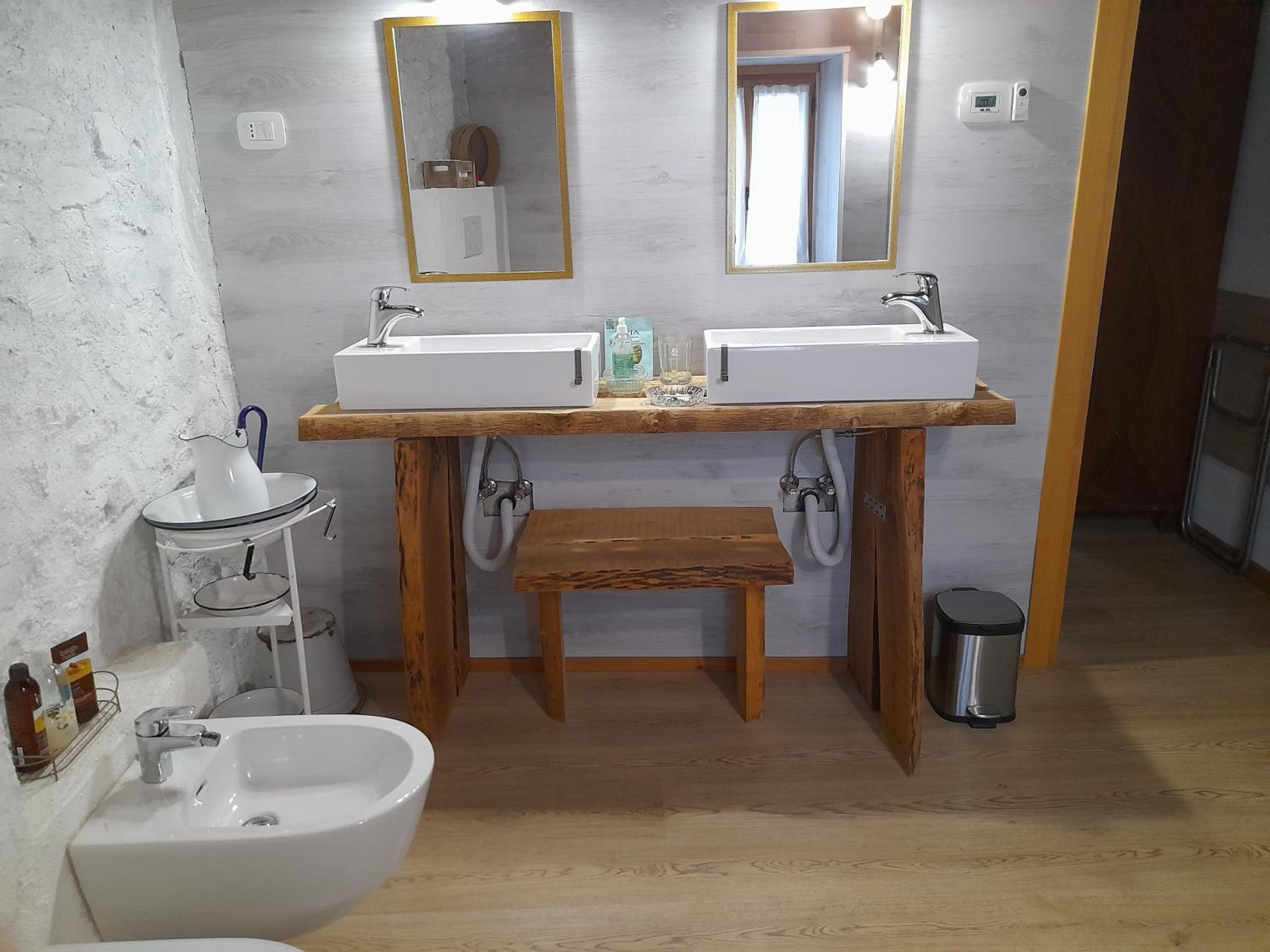Deluxe Room (2 Adults + 1 Child) photo 3