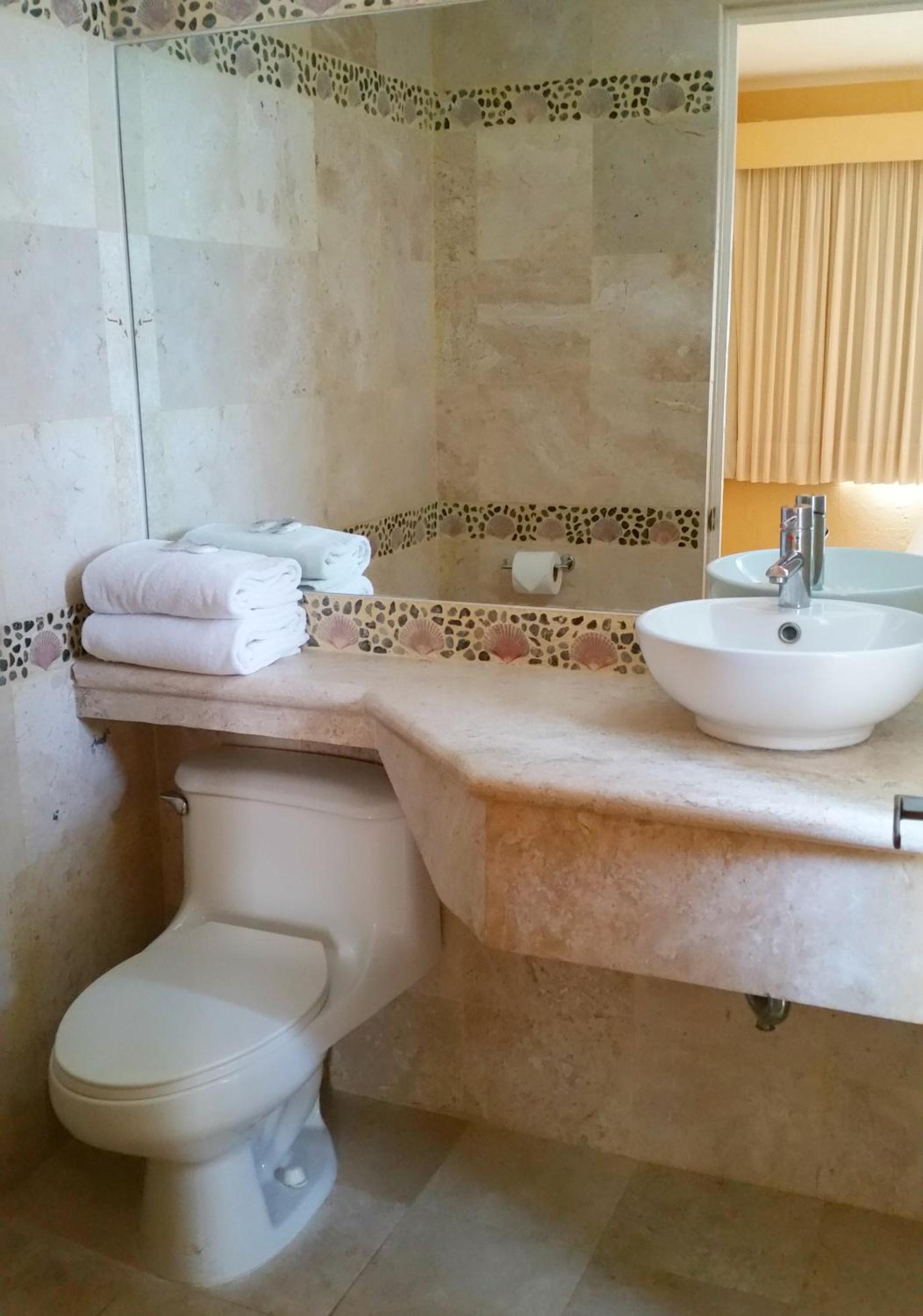 Suite - Photo 4
