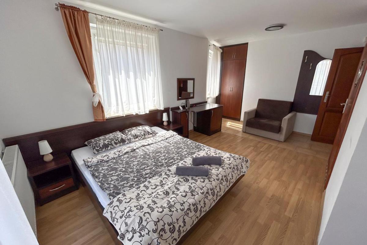 Deluxe Double Room with Balcony photo 2