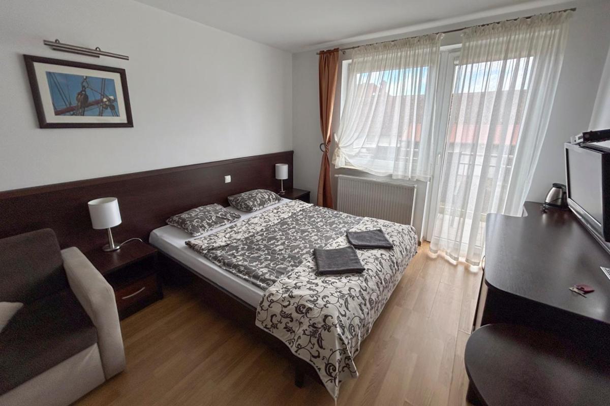 Deluxe Double Room with Balcony photo 2