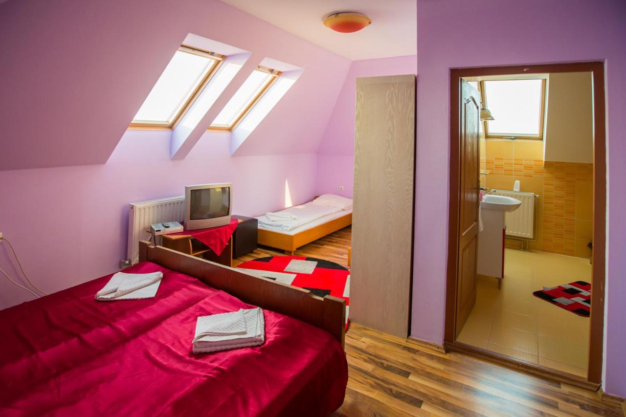 Quadruple Room with Private Bathroom photo 2