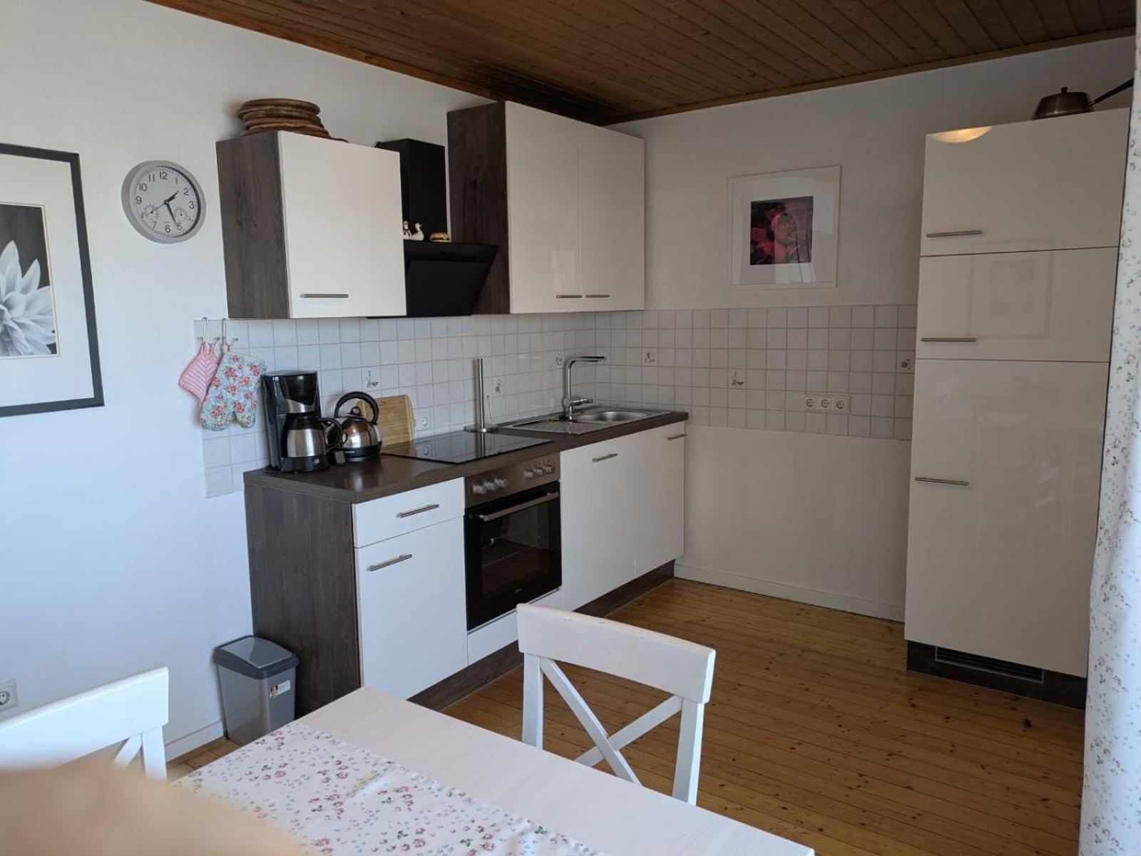 Three-Bedroom Apartment with Balcony photo 3