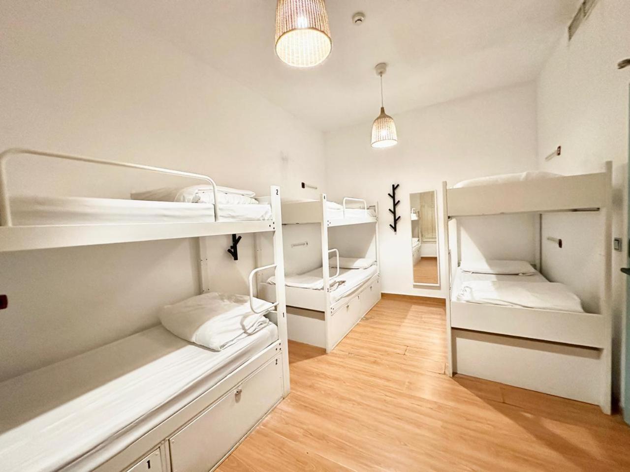 Bed in 6-Bed Mixed Dormitory Room photo 3