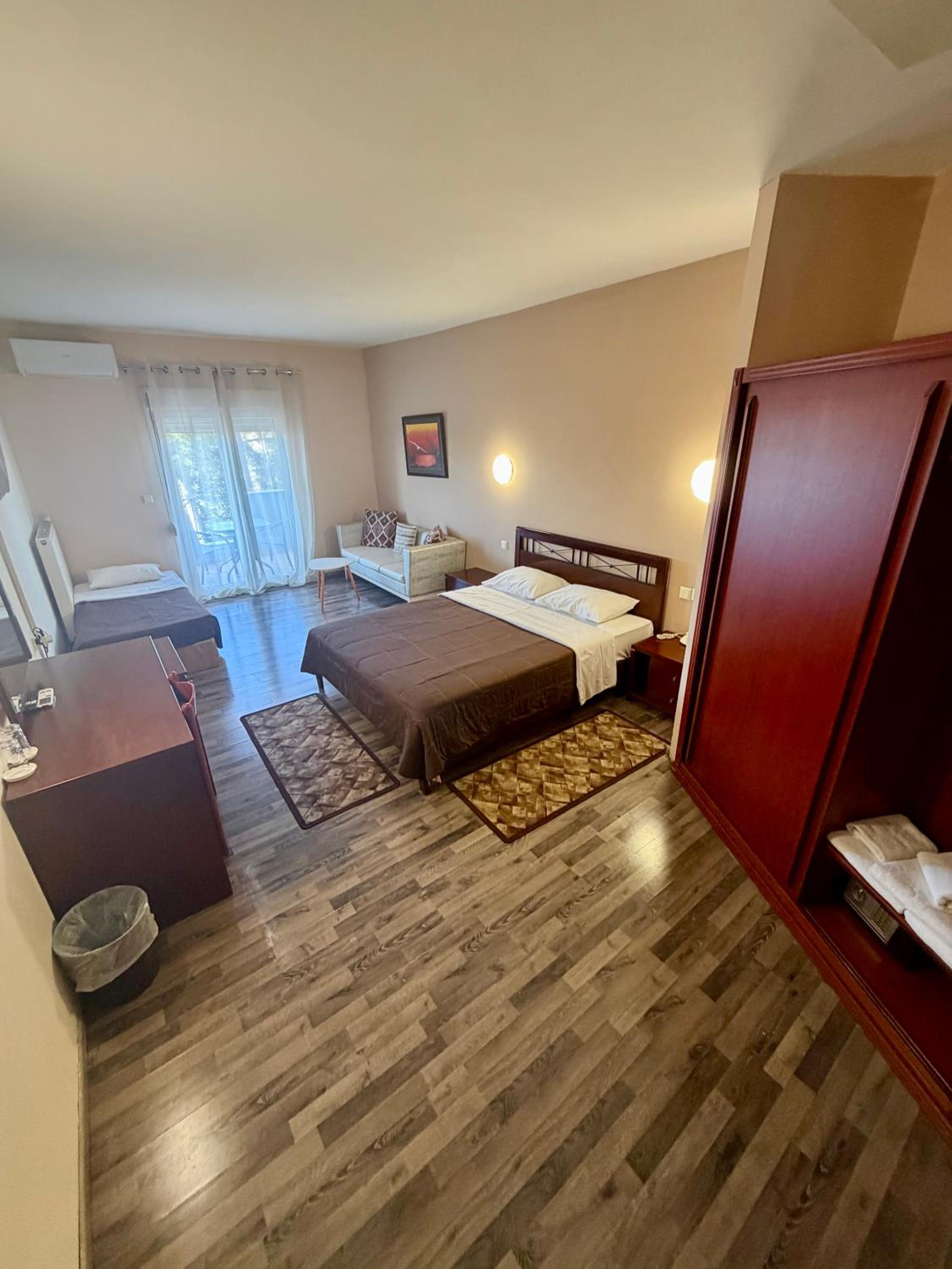 Standard Quadruple Room - Photo 4