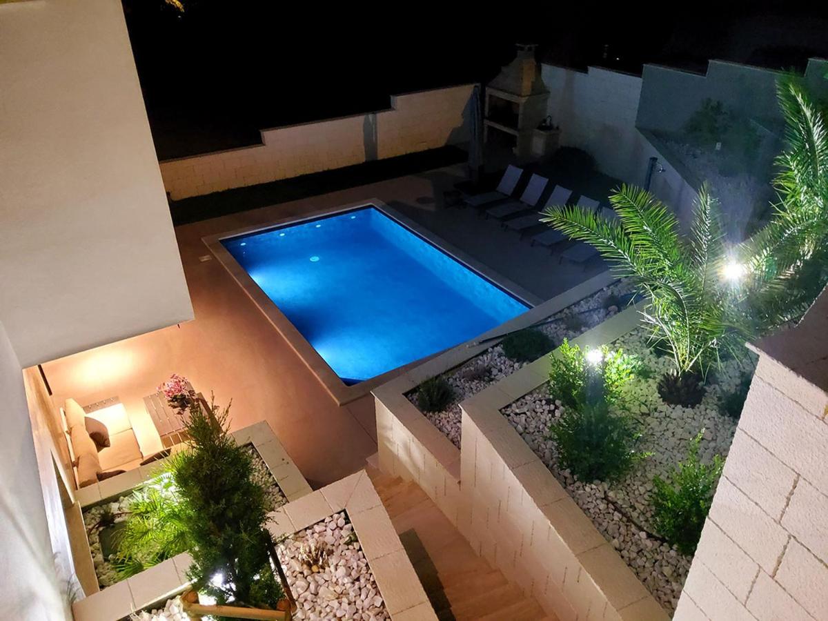 Villa photo 1
