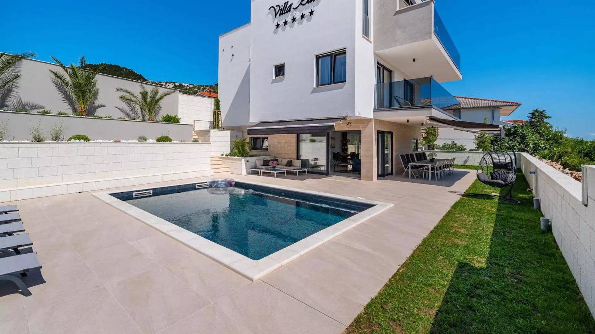 Villa photo 2