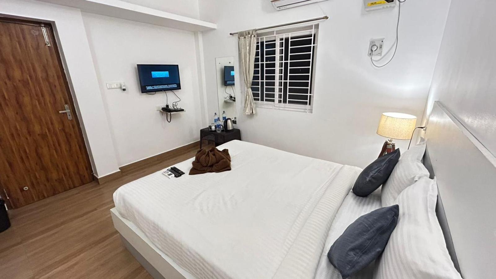 Standard Double Room - Photo 6