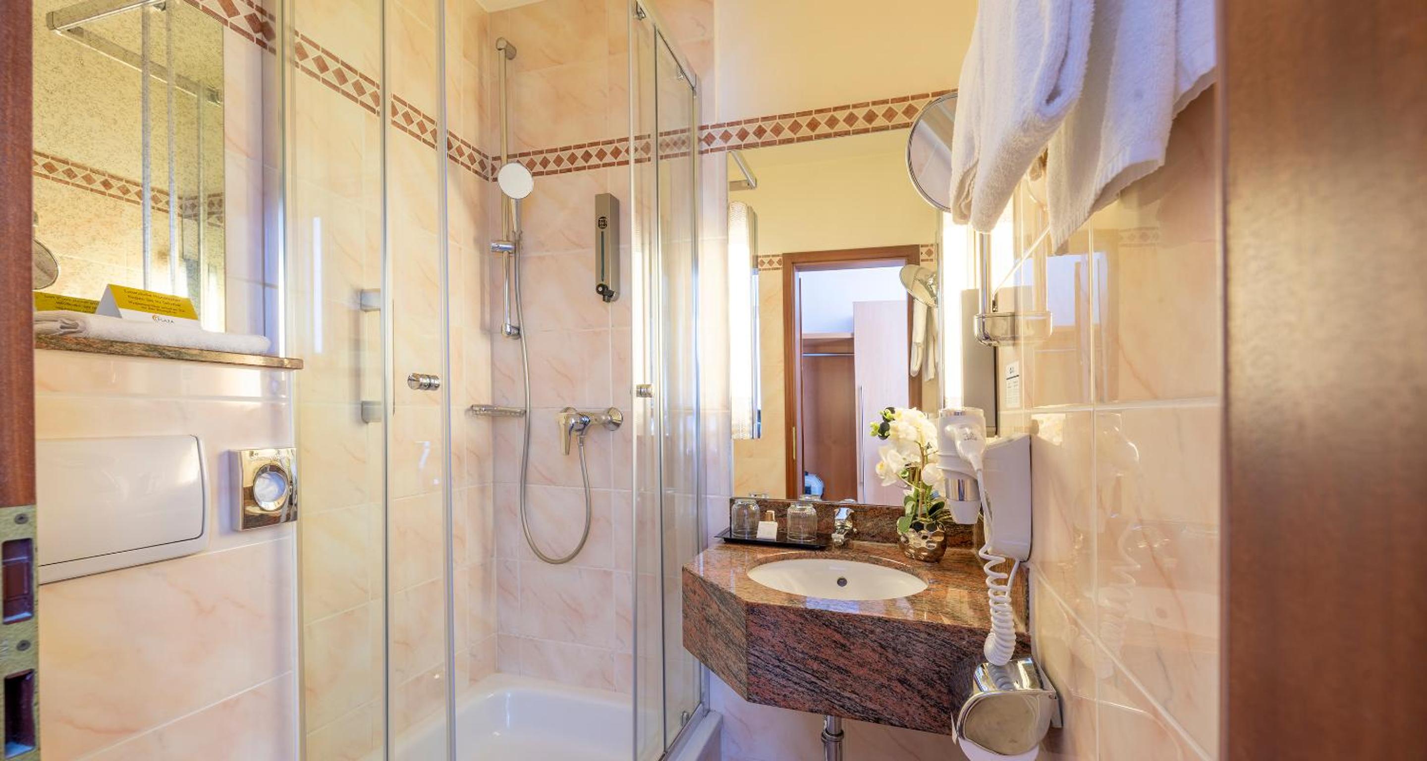 Standard Double Room - Photo 1