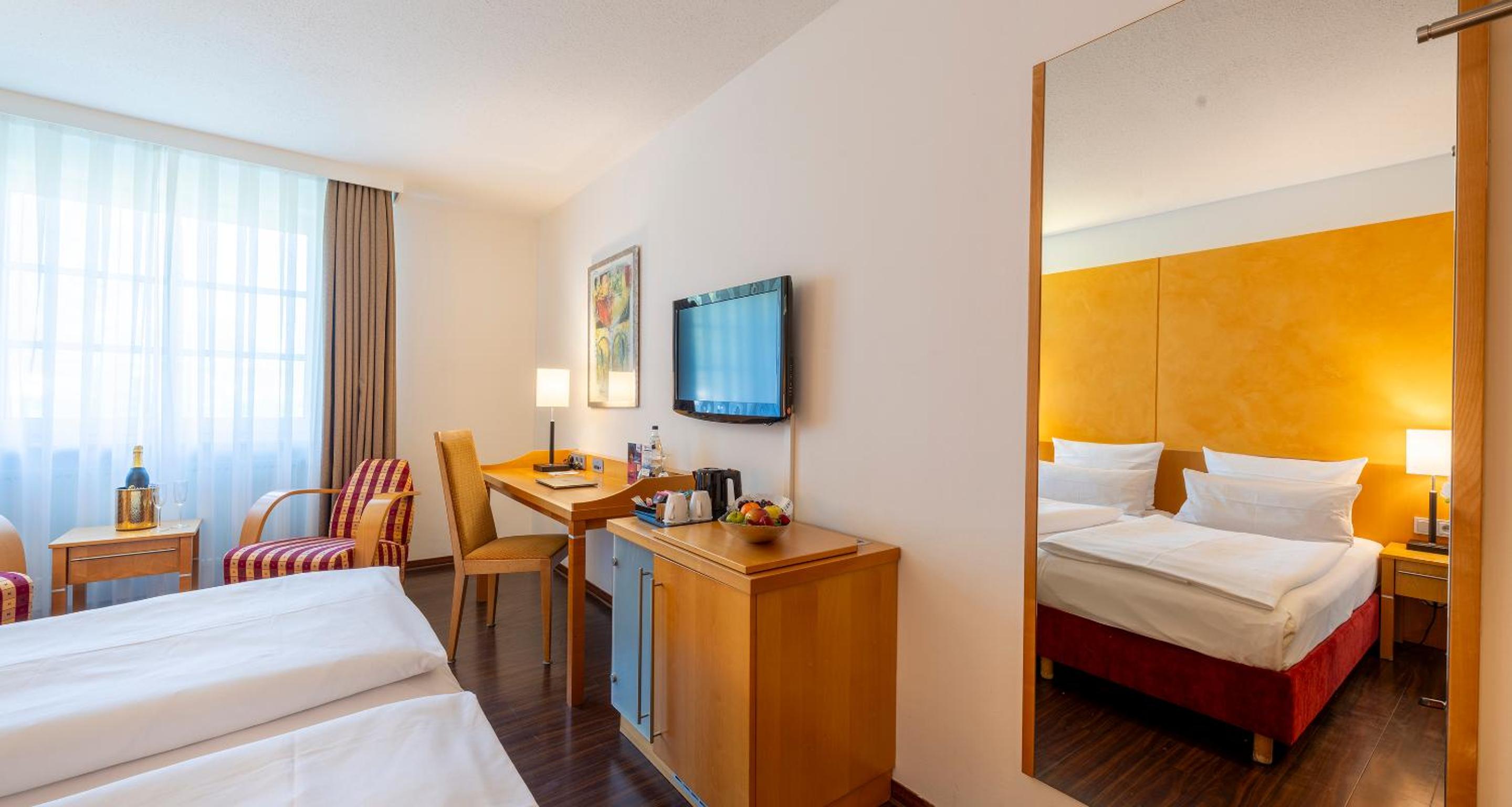 Standard Double Room - Photo 8
