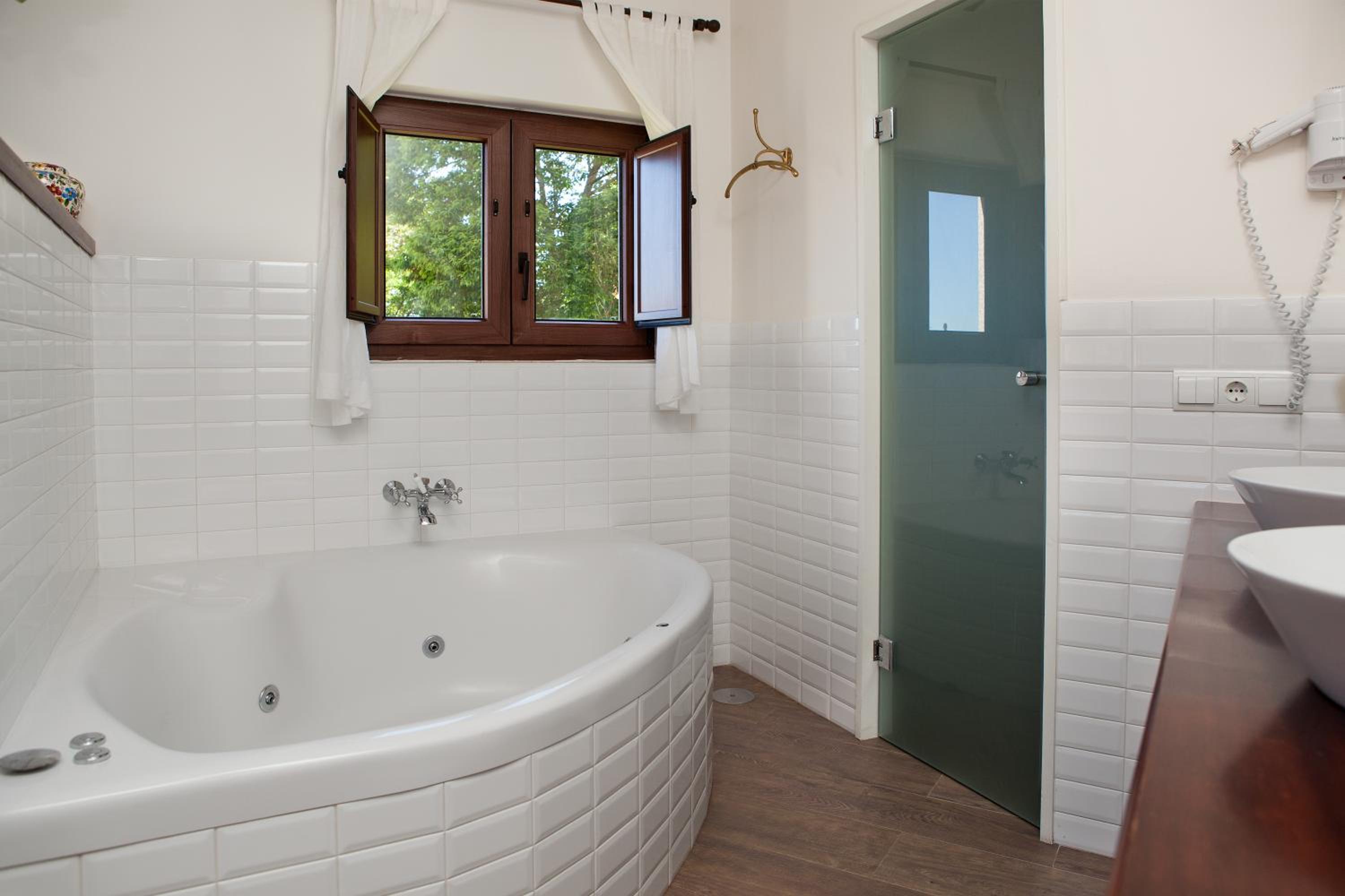 Suite - Photo 8