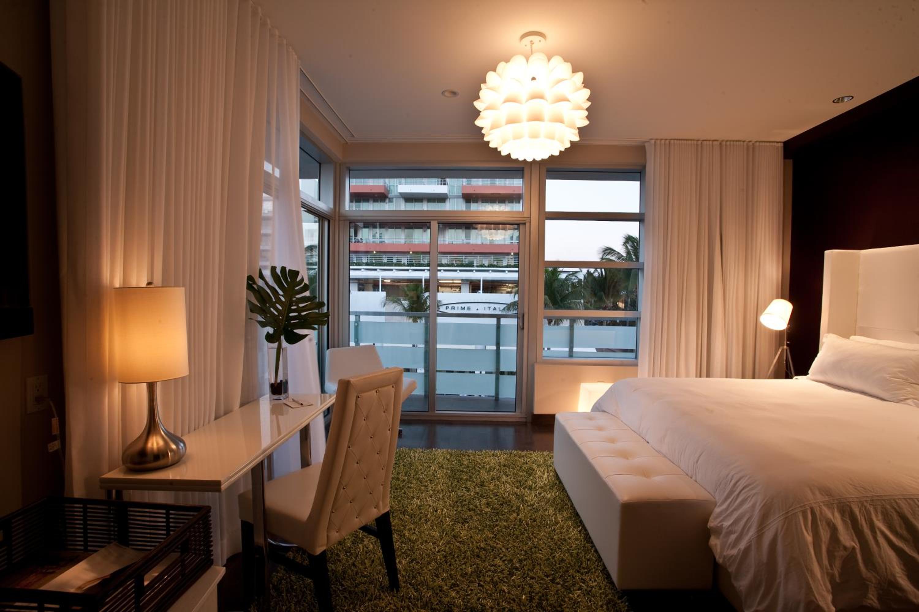 Prime King Balcony Room - Photo 10