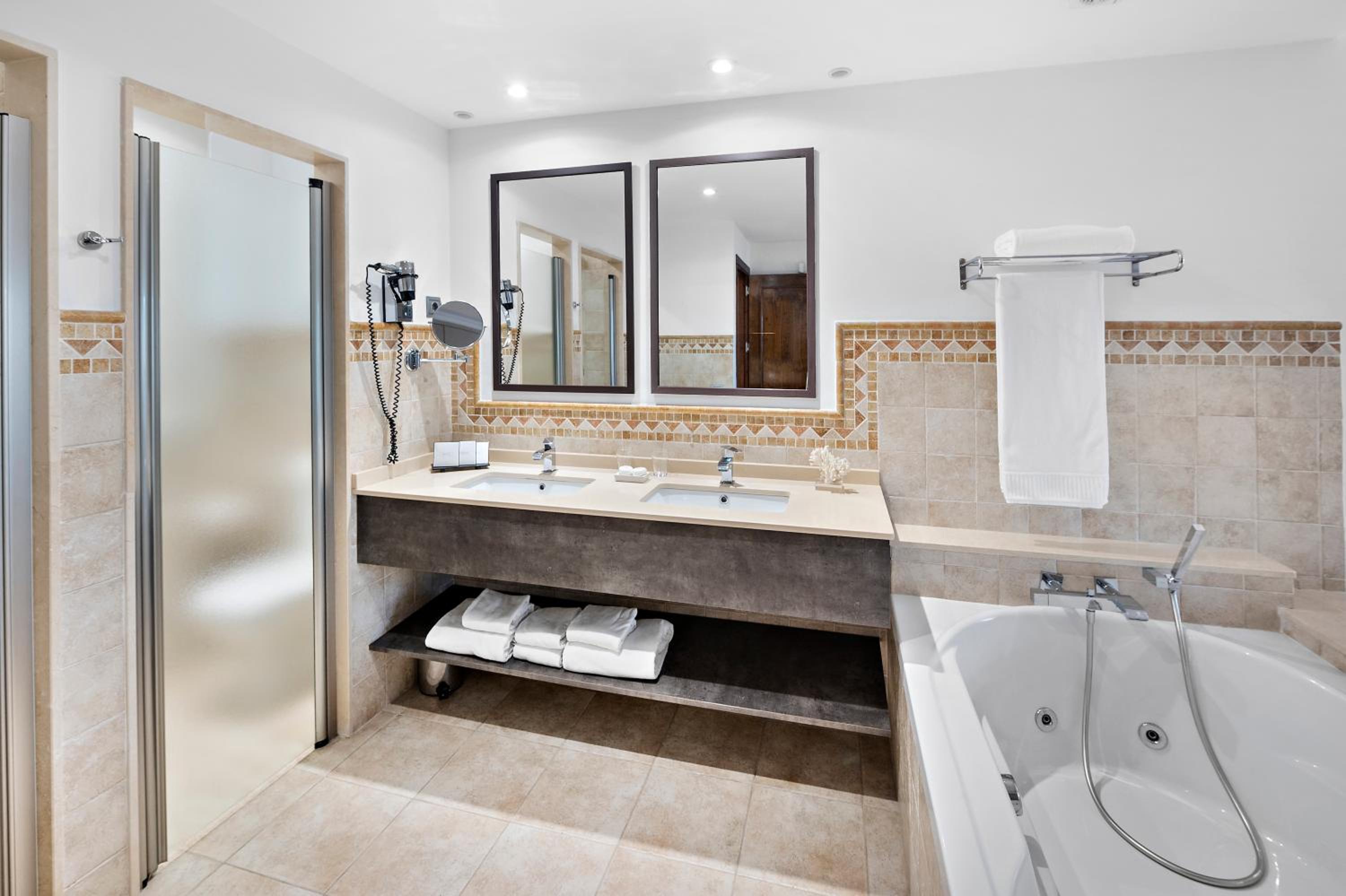Grand Two-Bedroom Suite with Hot Tub