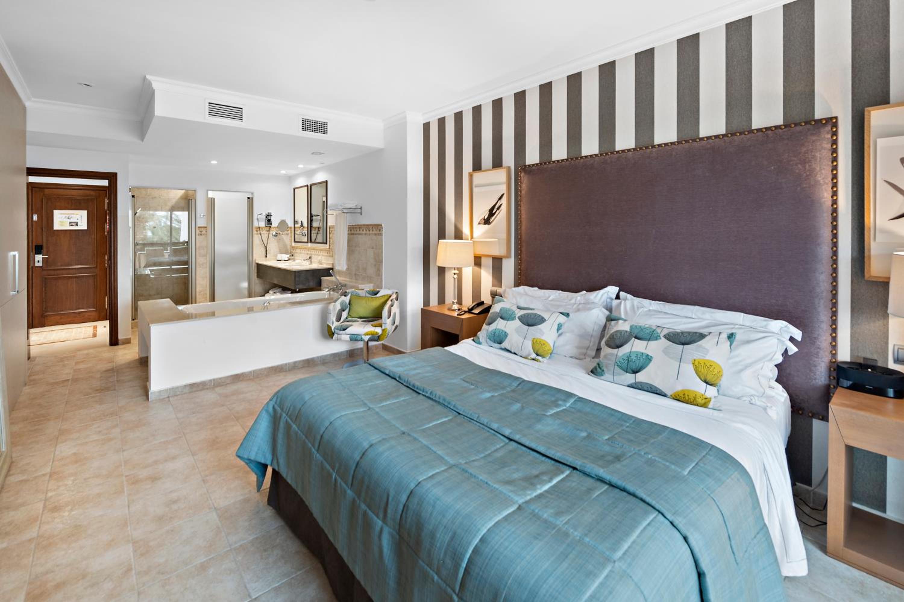 Grand Two-Bedroom Suite with Hot Tub