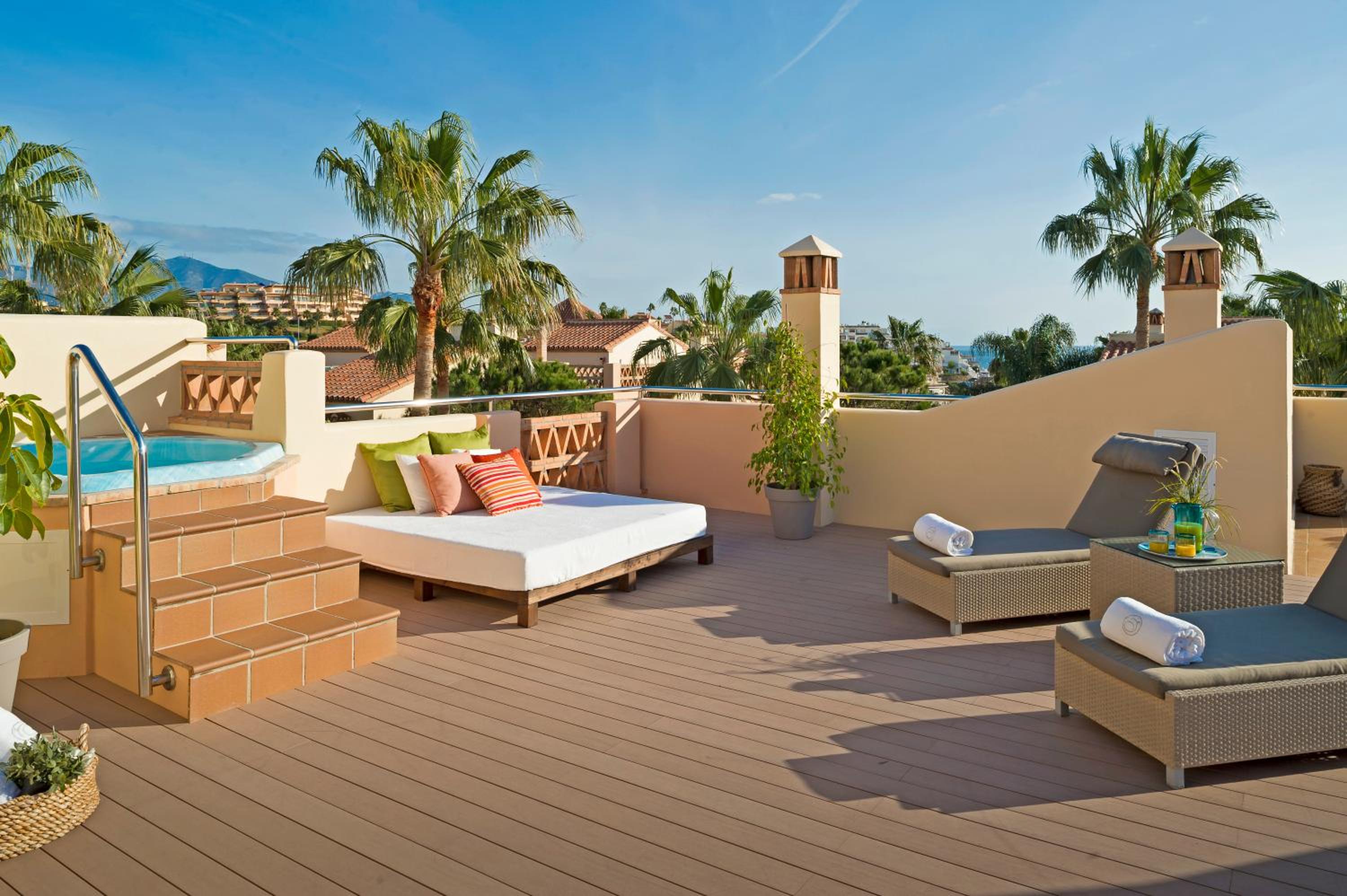 Grand Two-Bedroom Suite with Hot Tub thumbnail 6