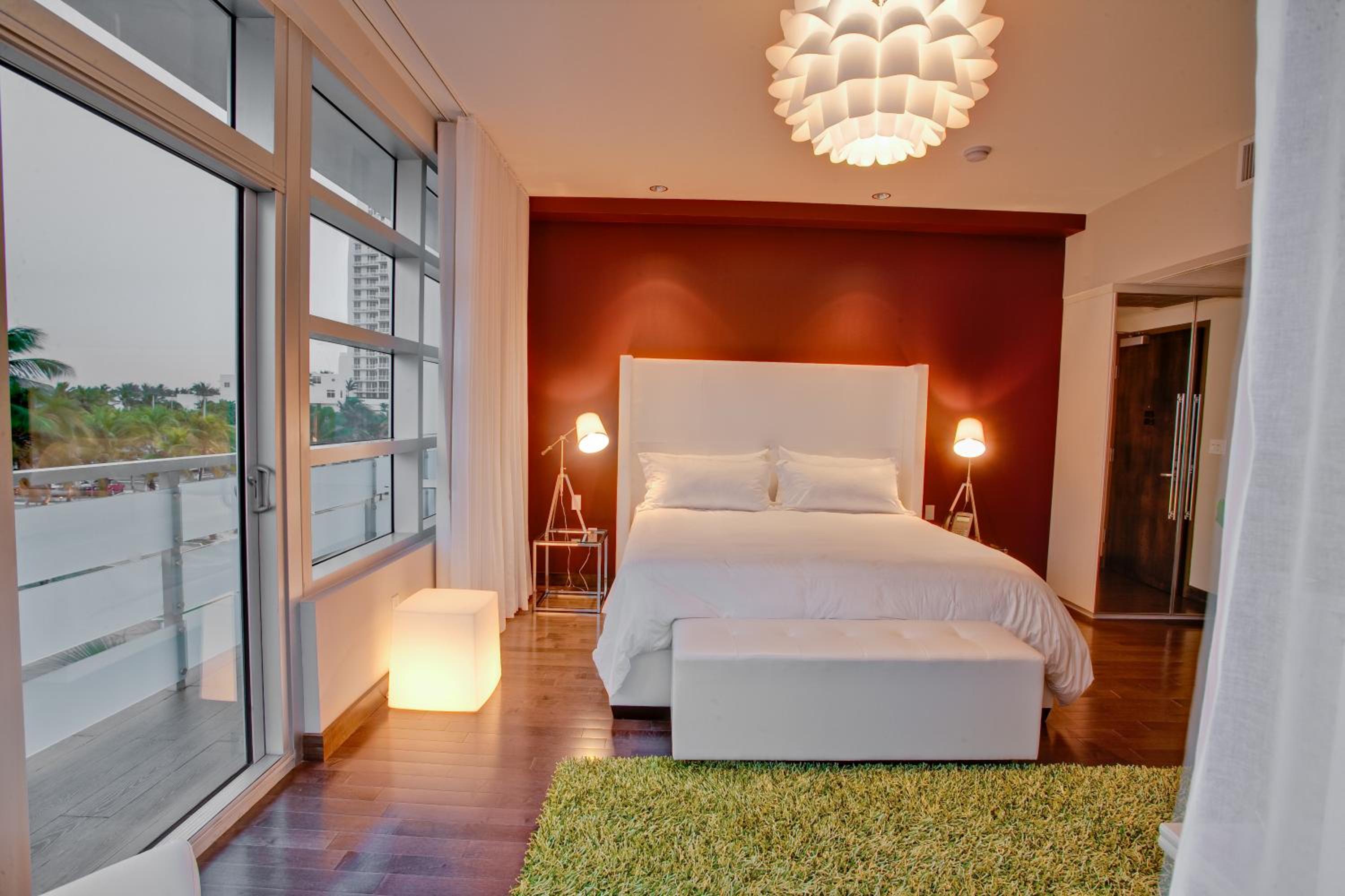 Prime King Balcony Room