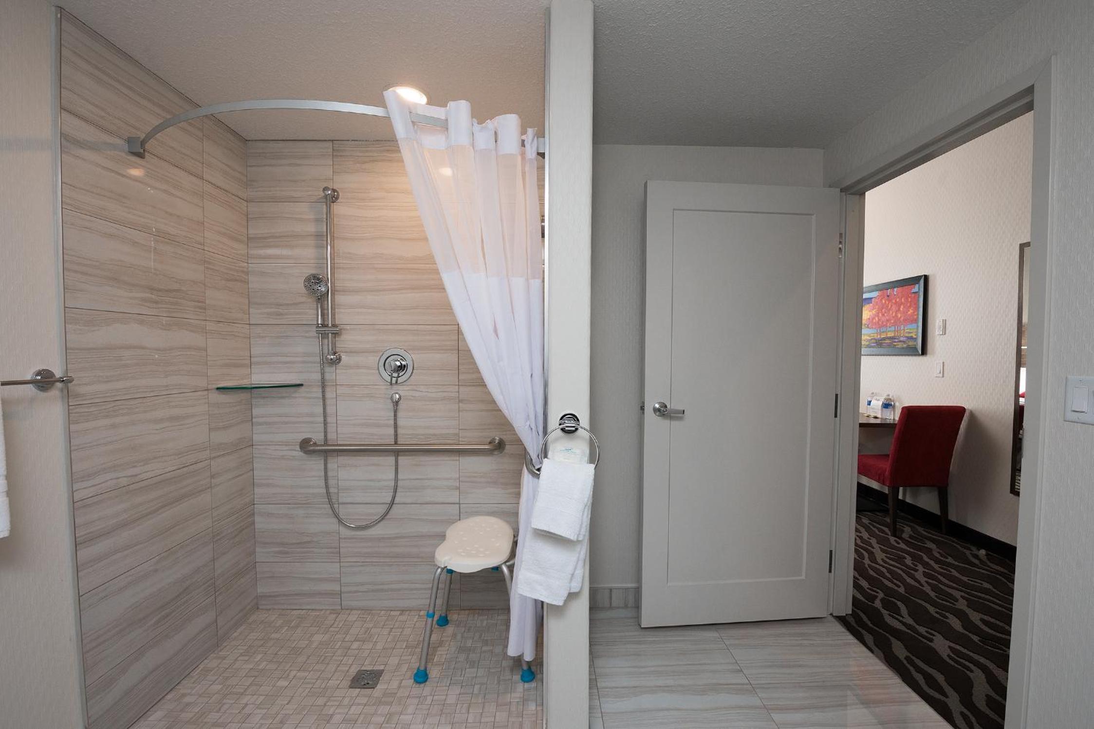 King Room - Disability Access photo 2