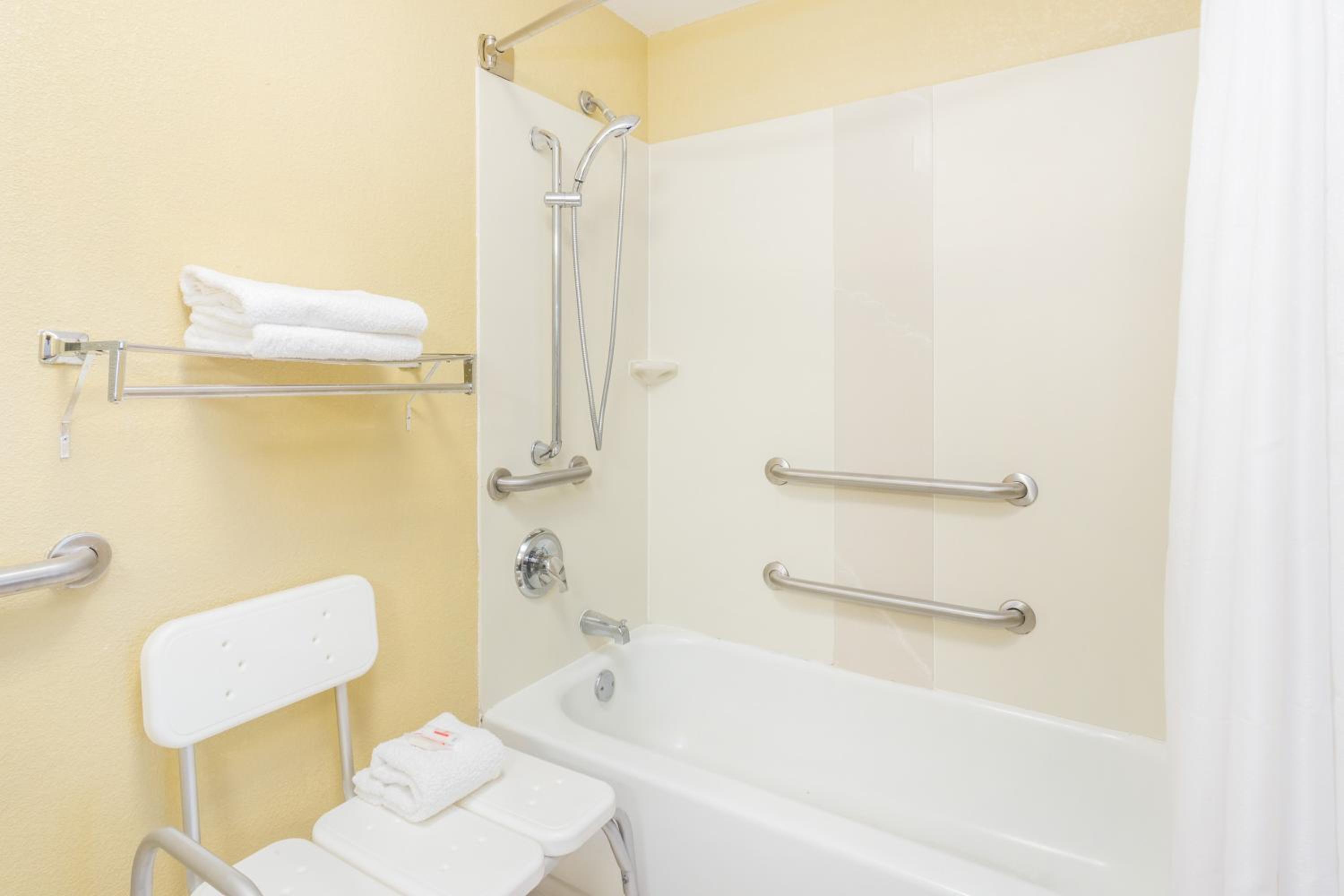 King Room - Mobility Access/Non-Smoking photo 3