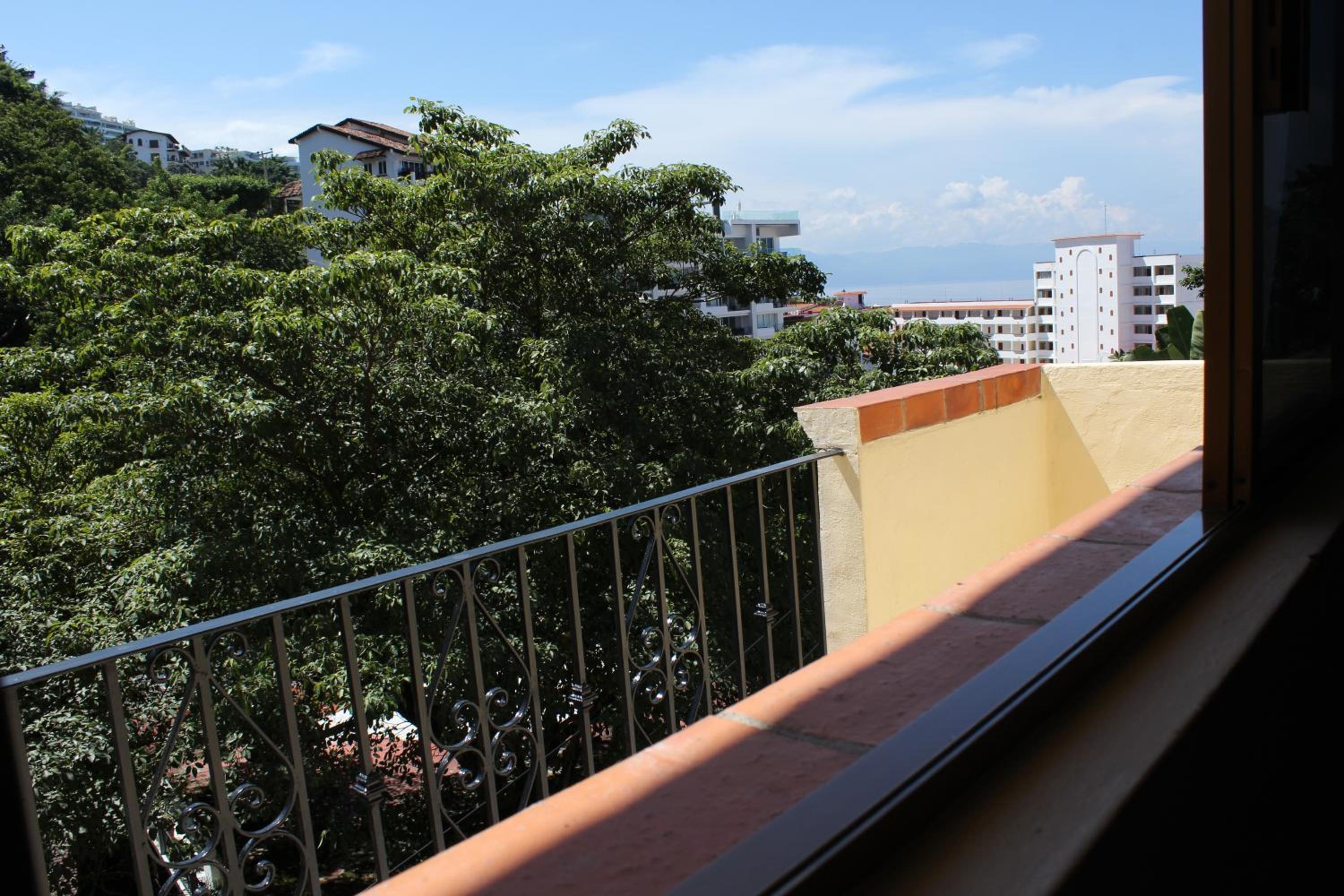 Apartment with Balcony photo 3