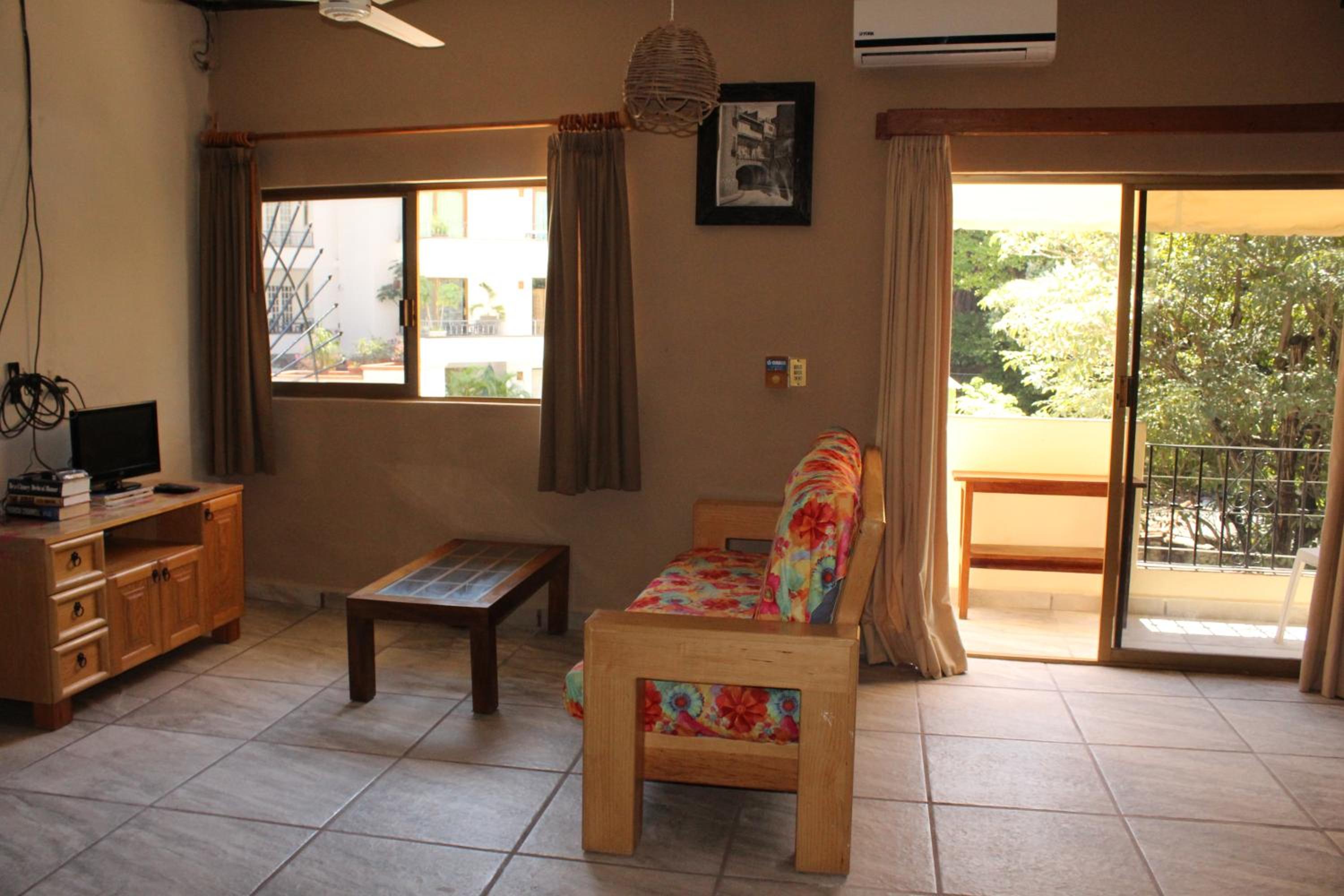 Apartment photo 2