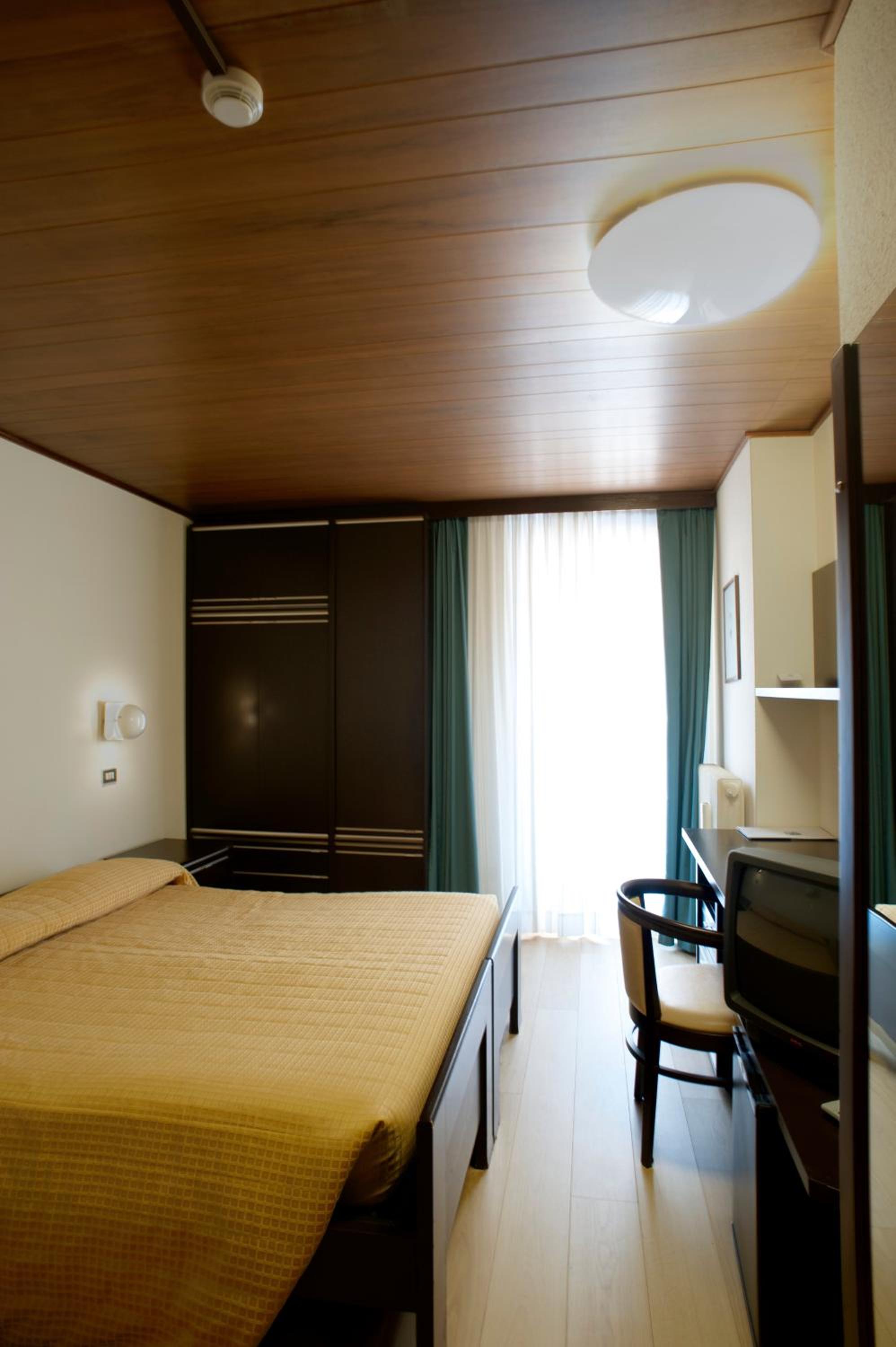 Standard Double or Twin Room - Photo 2